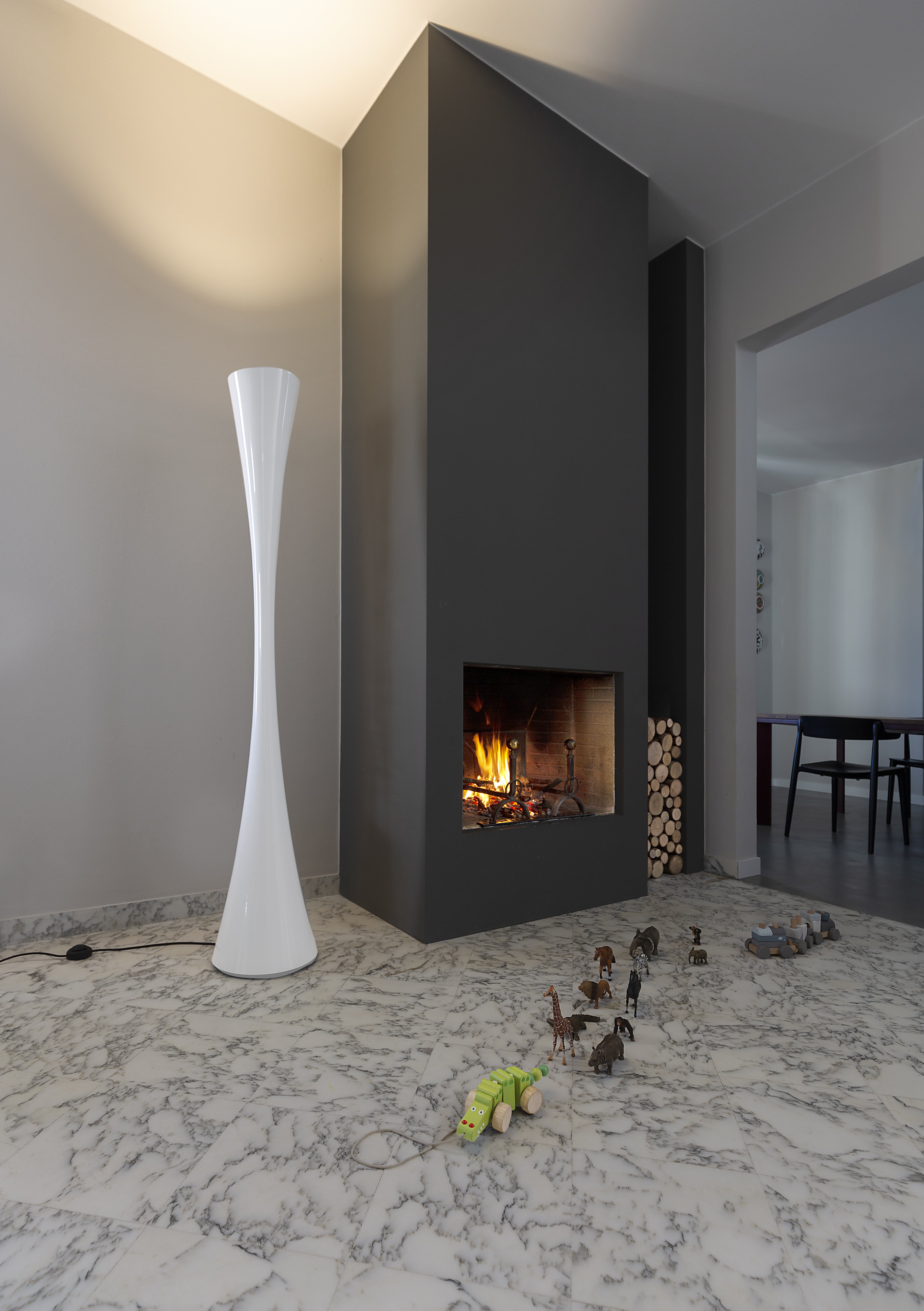 Podlahová lampa BICONICA lesklá bílá
