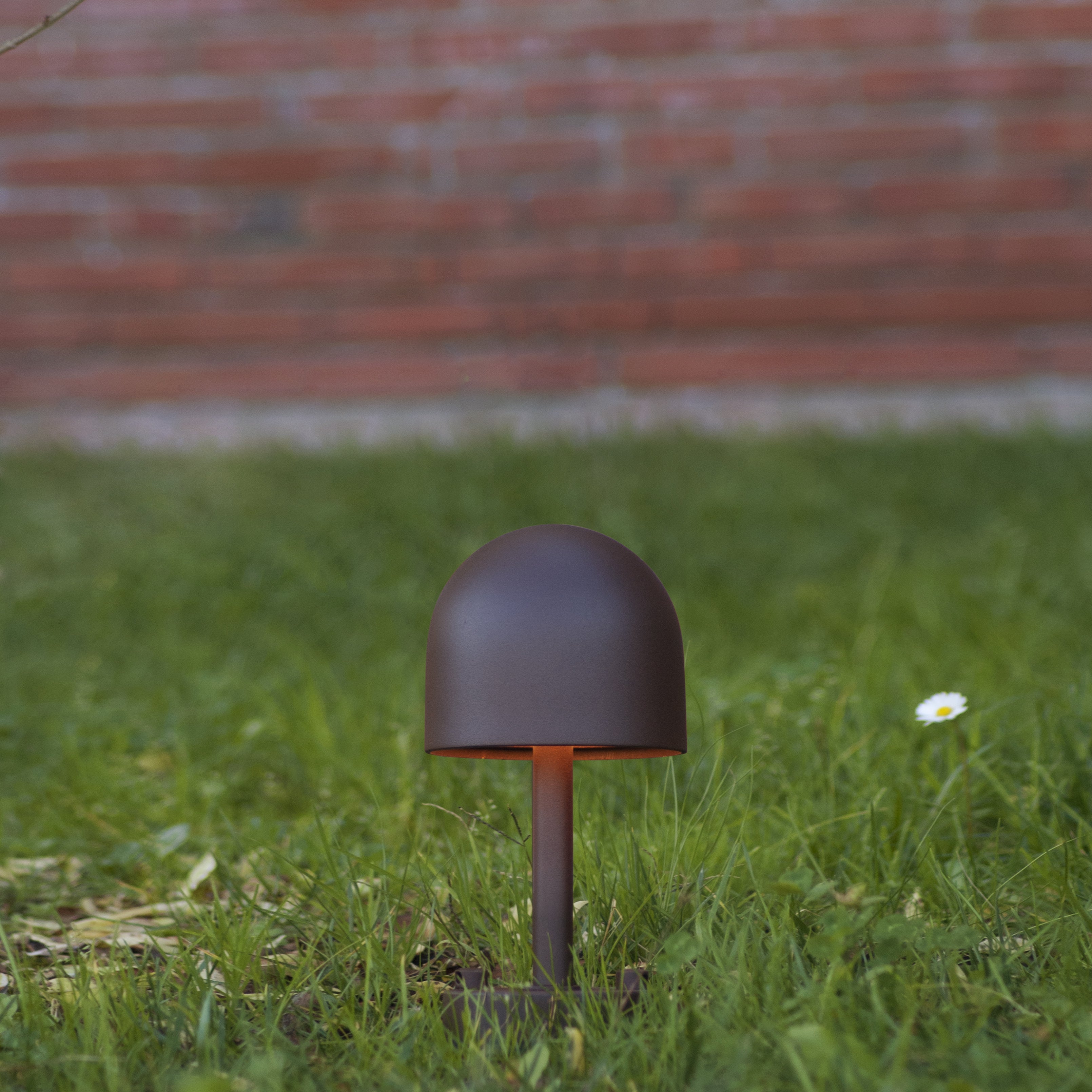 Zahradní stojací lampa BOLETO hnědá