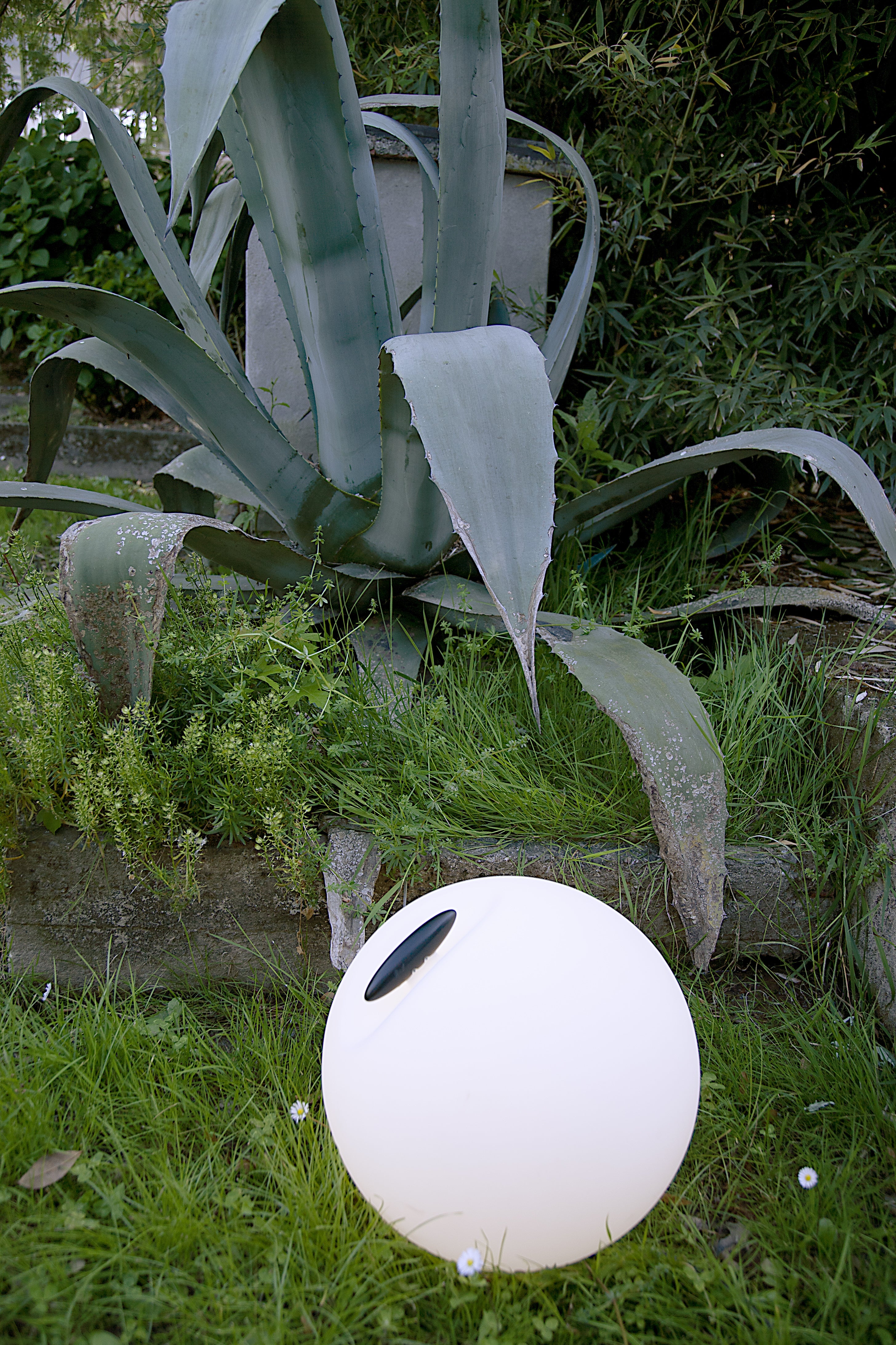 Zahradní podlahová lampa BOWL bílá