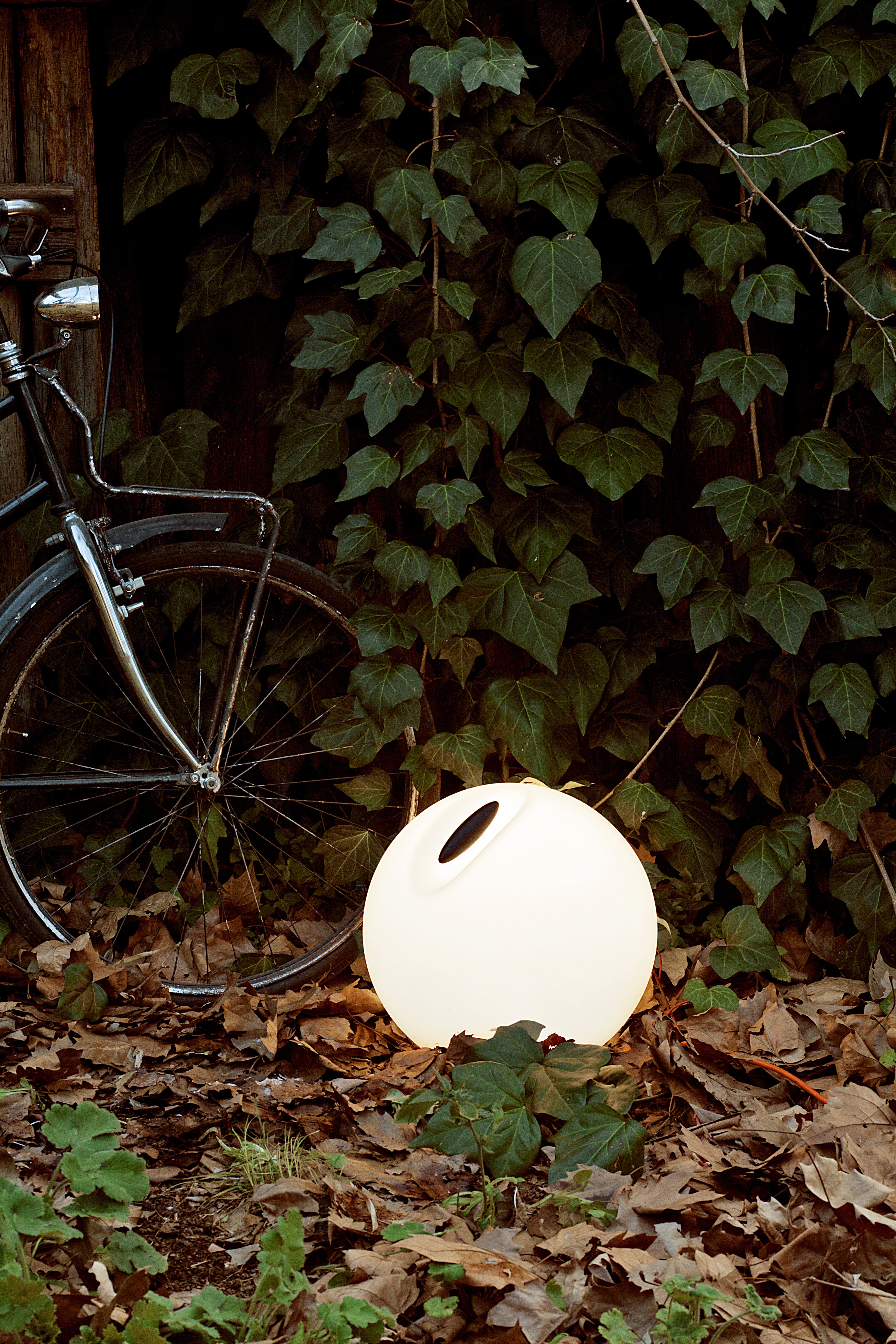 Zahradní podlahová lampa BOWL bílá