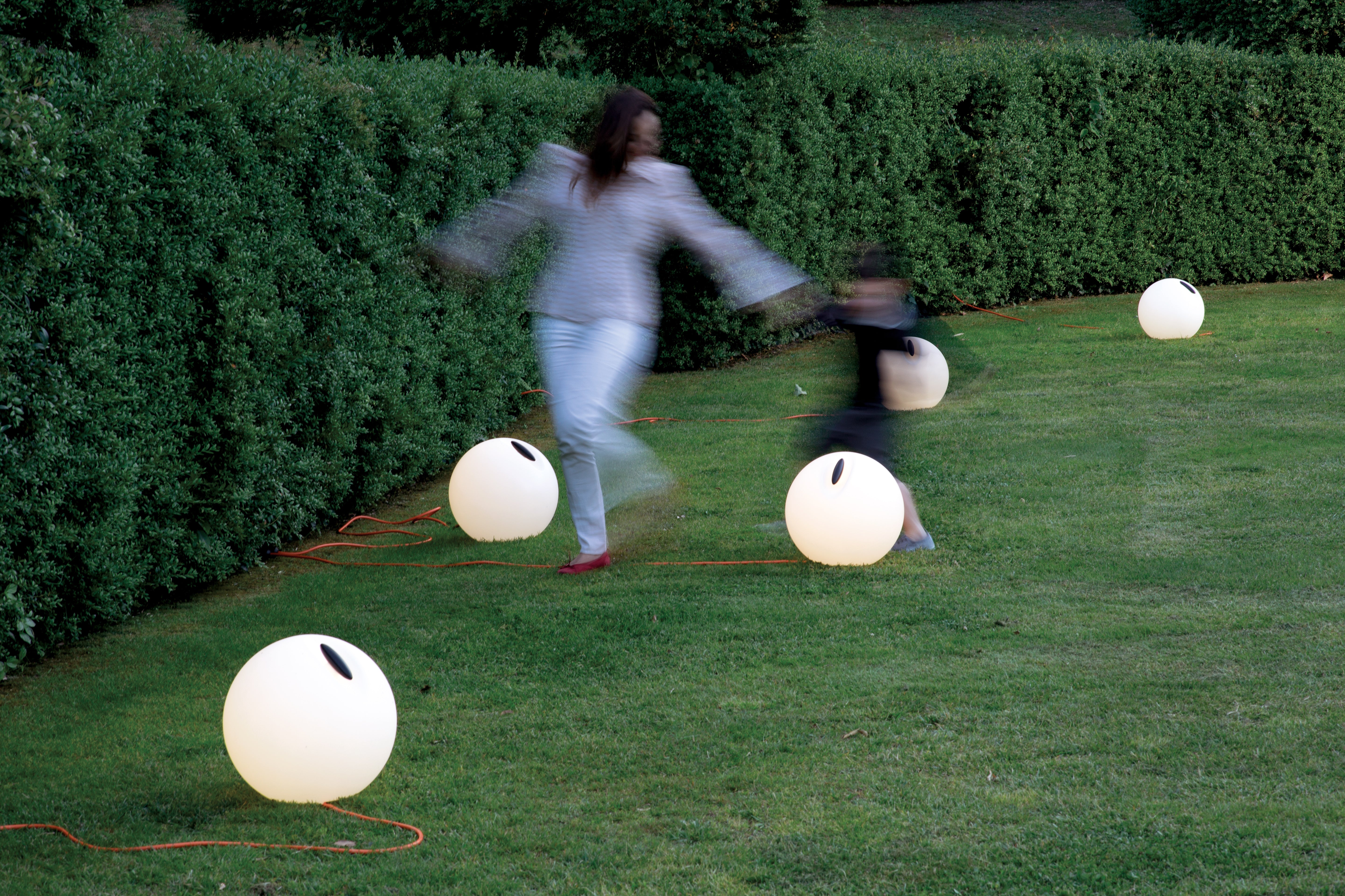 Zahradní podlahová lampa BOWL bílá