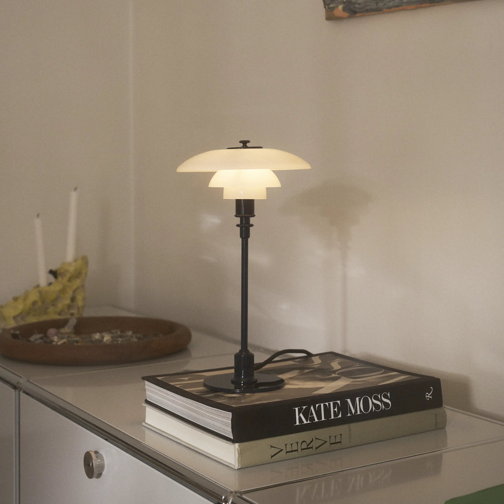 Stolní lampa PH 2/1 bílá s tmavě zeleným podstavcem