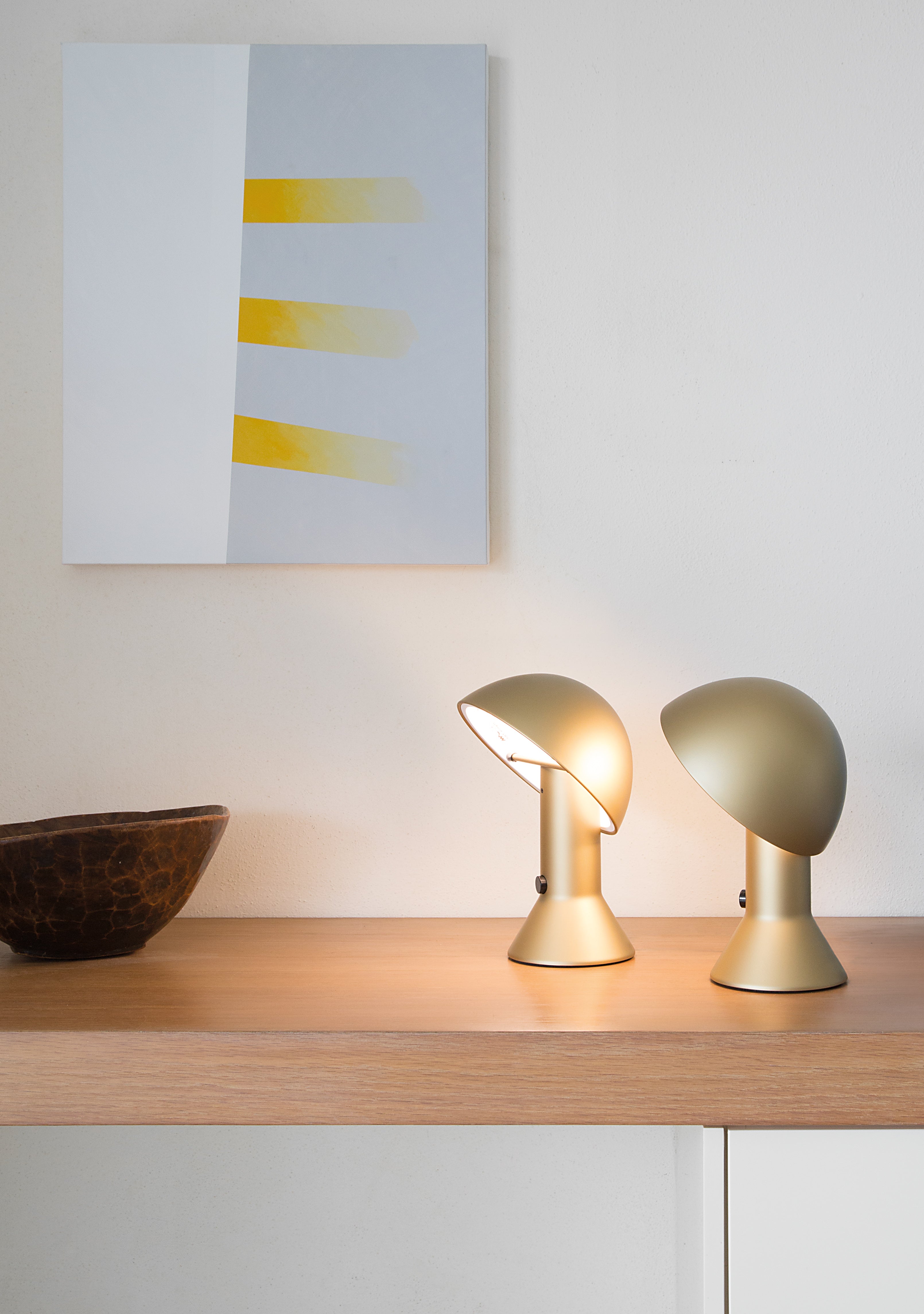 Stolní lampa ELMETTO v lesklé bílé barvě