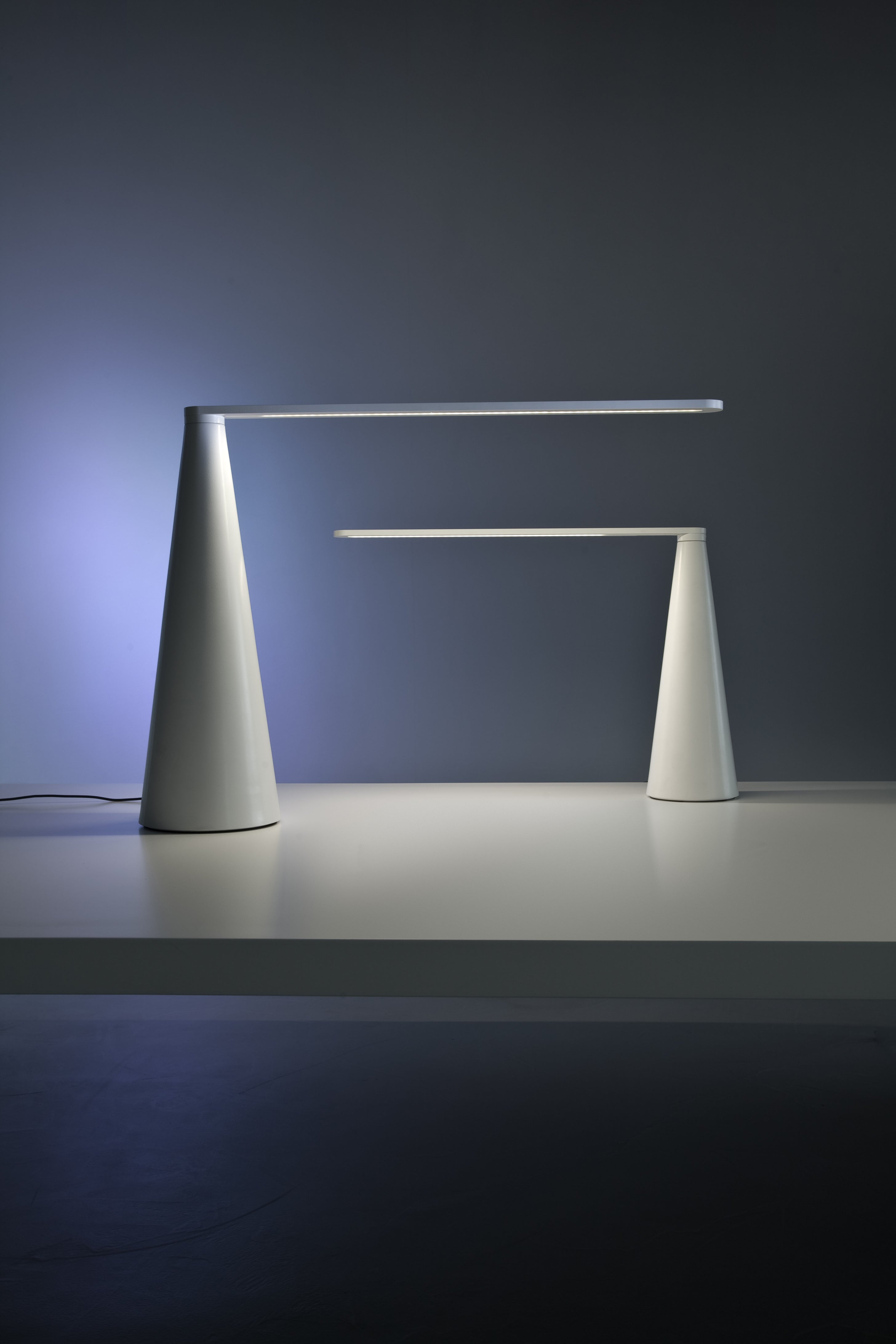 Lampa stołowa ELICA połyskujący żółty – styl minimalistyczny