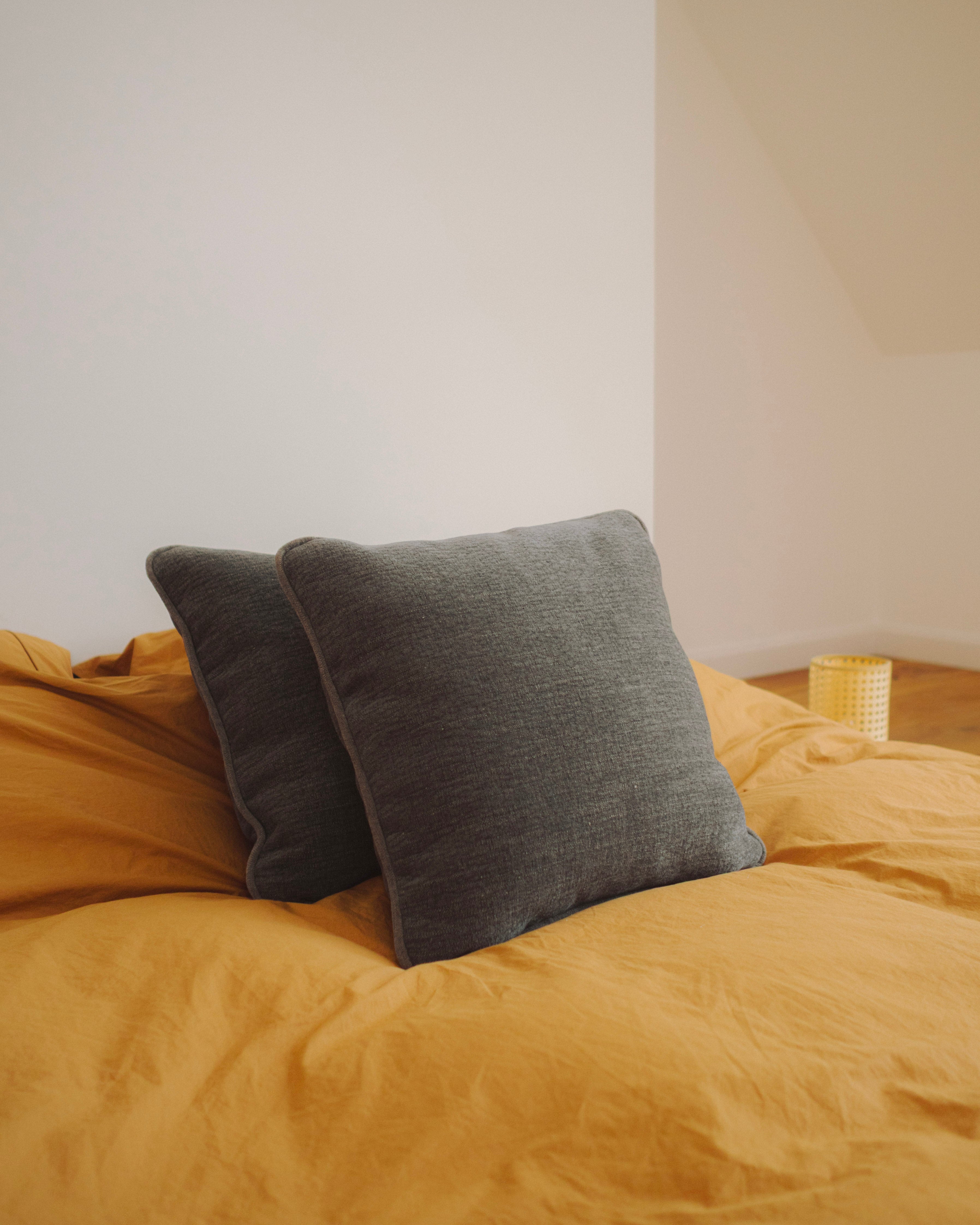 Polštář MIU grafitový