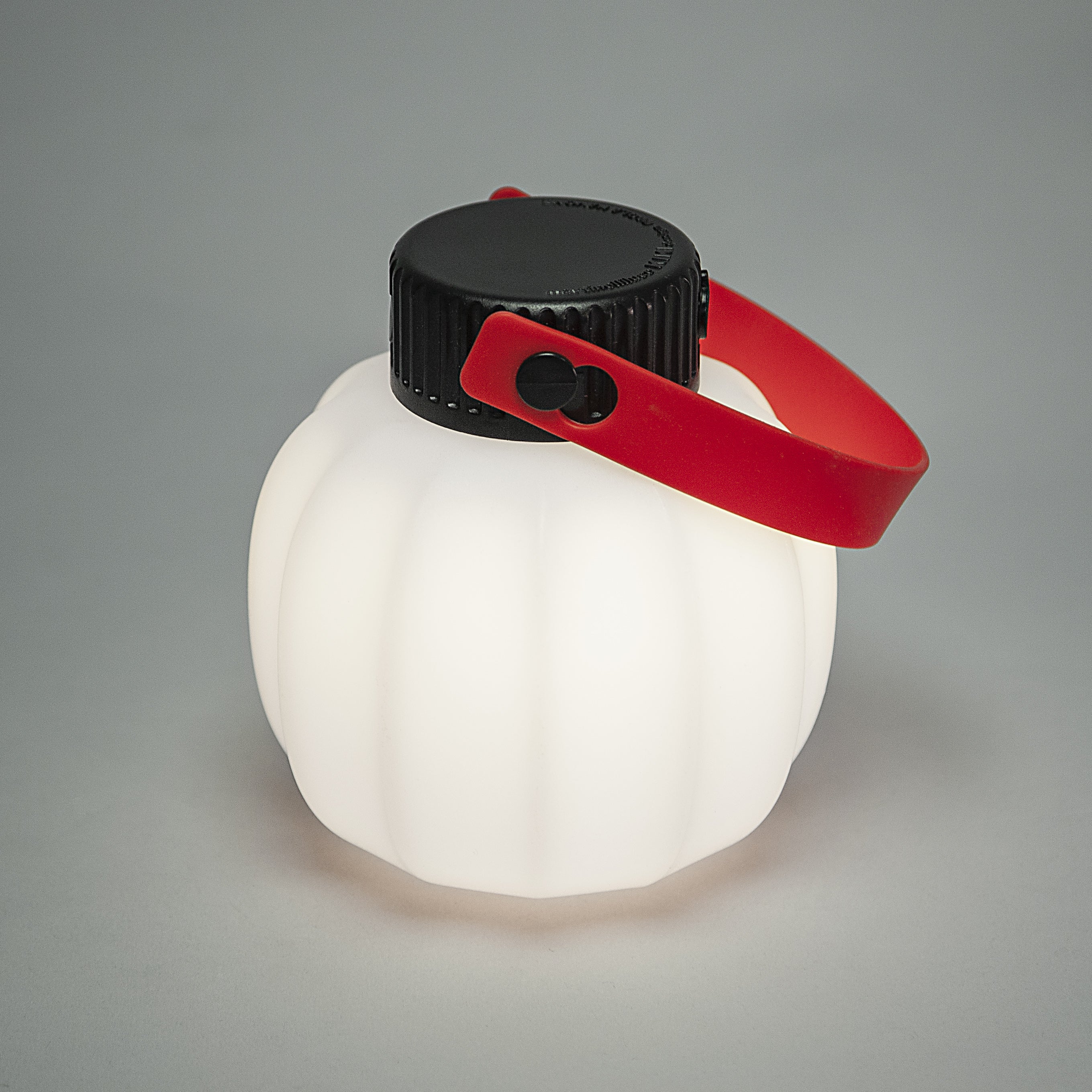 Přenosná venkovní lampa KIKI bílá se silikonovým držadlem
