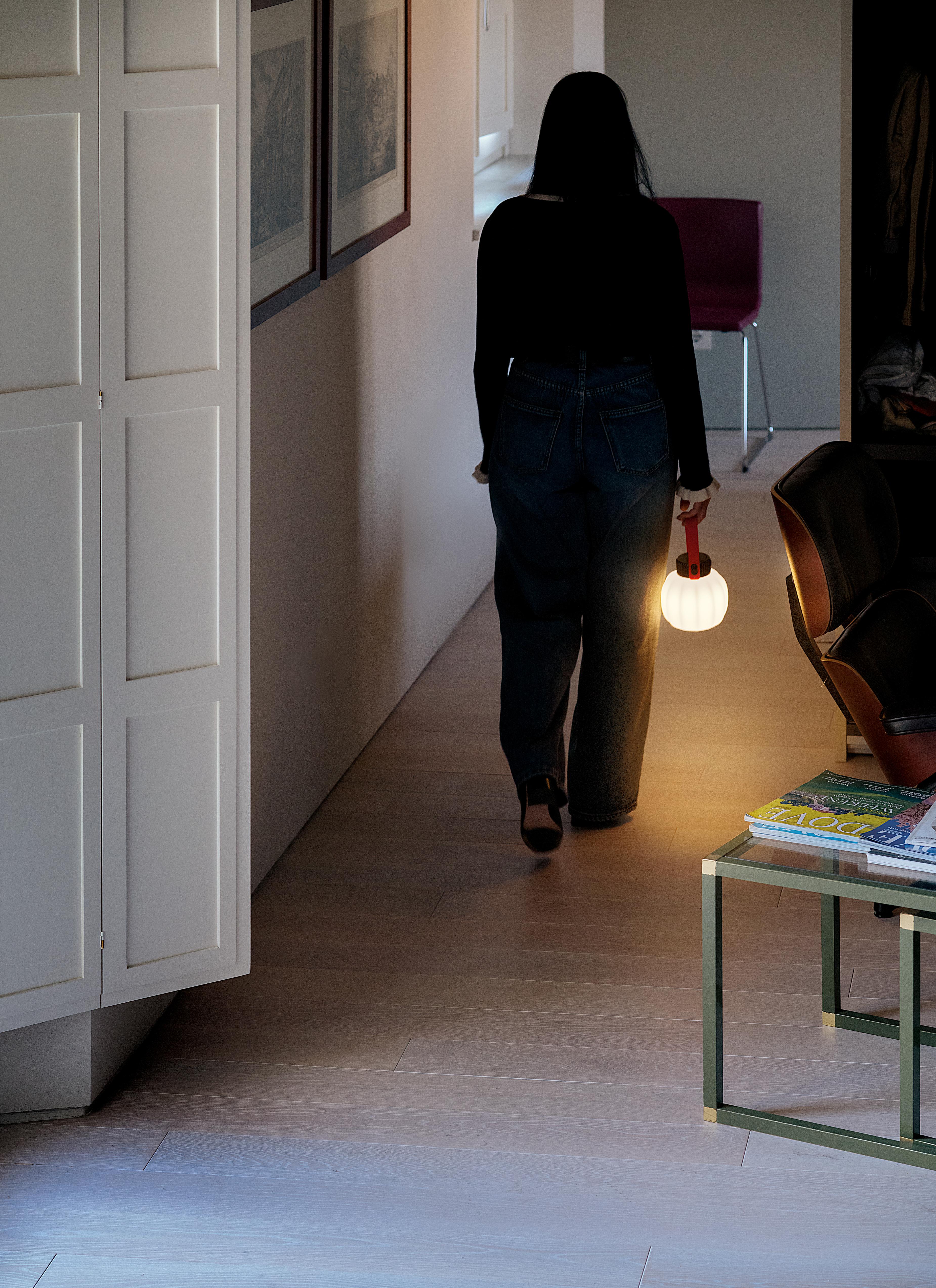 Přenosná venkovní lampa KIKI bílá se silikonovým držadlem