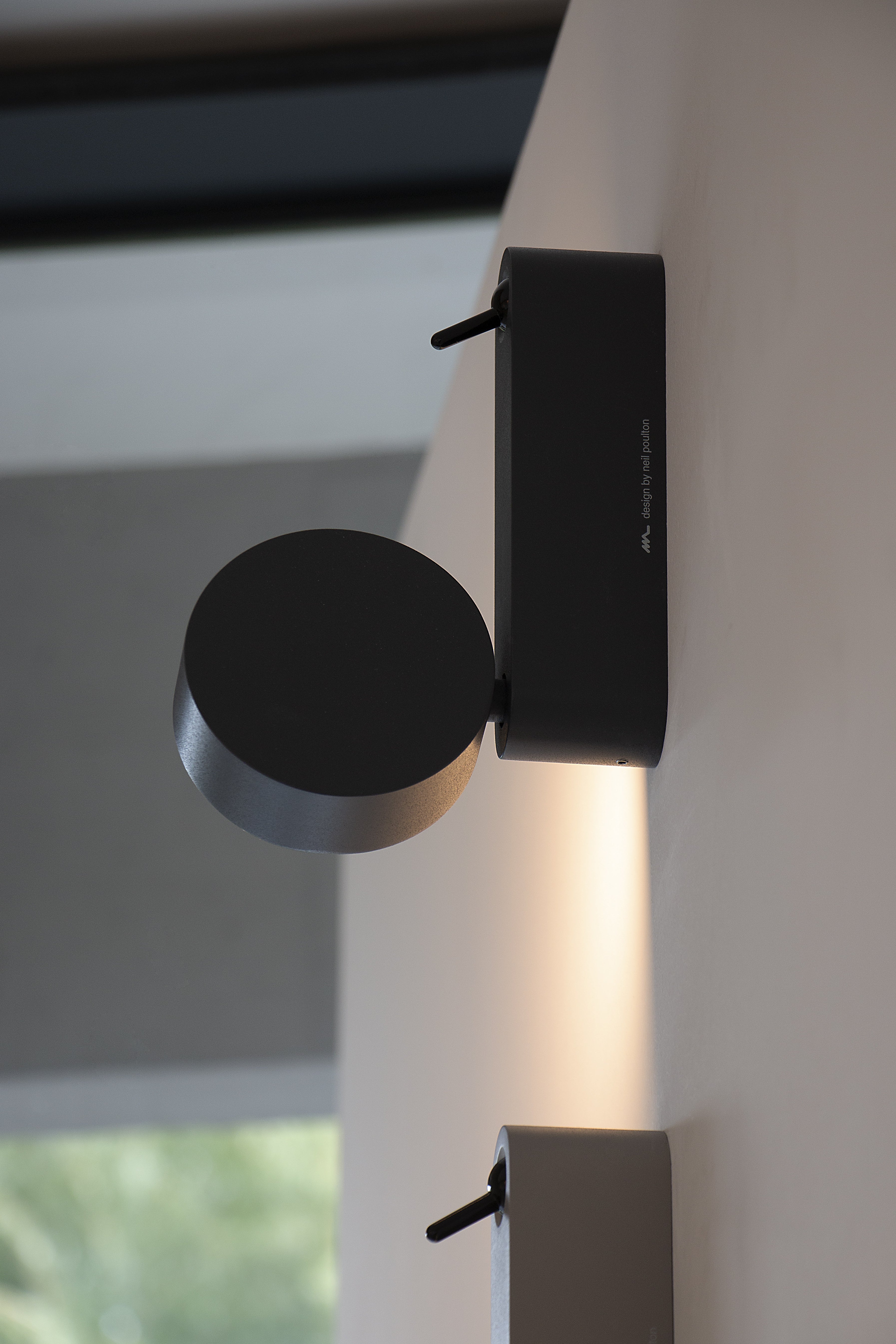 Lampa ścienna TOGGLE antracytowy – styl minimalistyczny