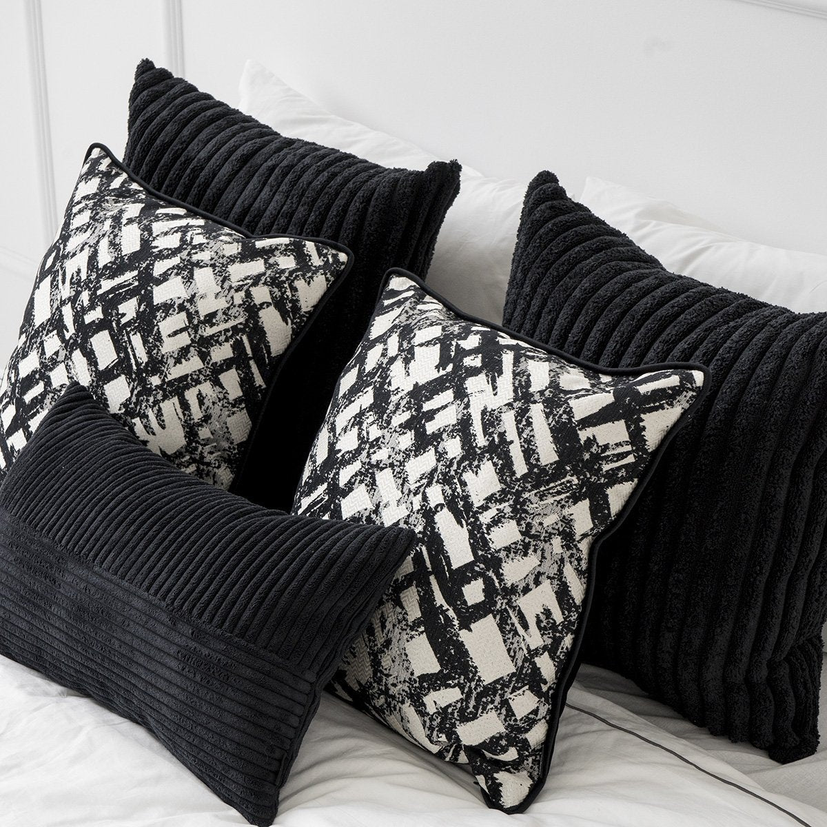 Poduszka dekoracyjna CORD czarny – styl glamour