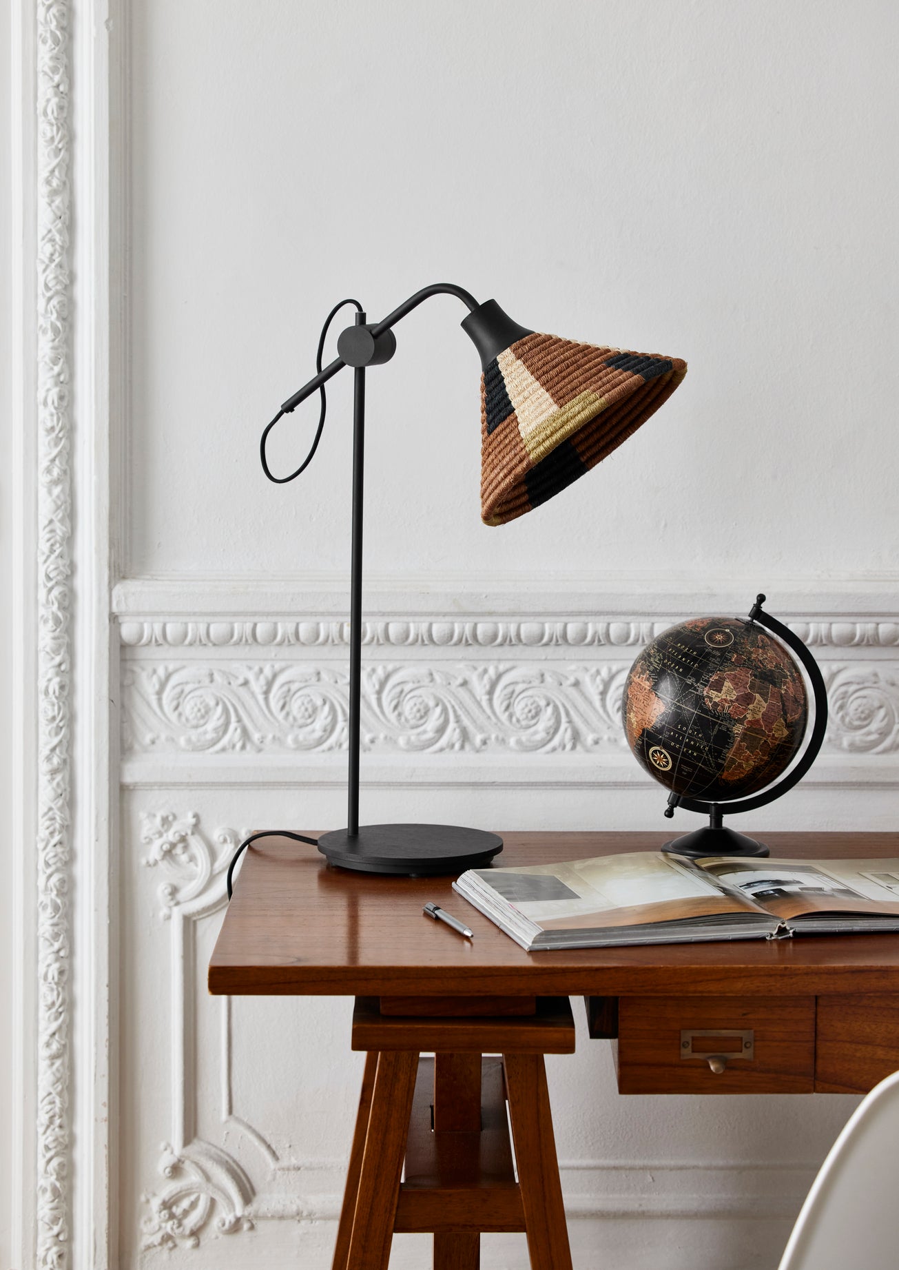 Parrot brown table lamp