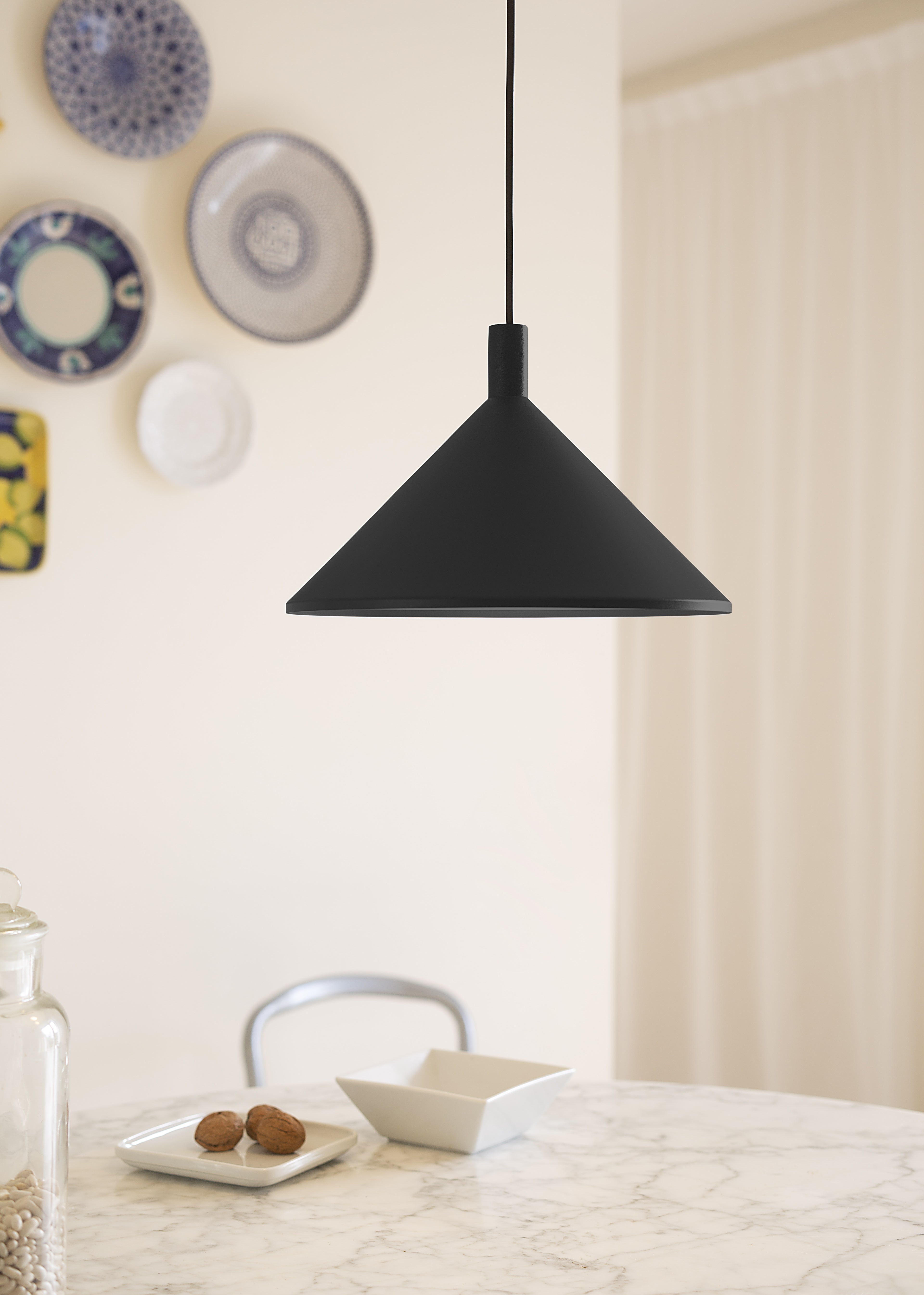 Lampa visící CONO černá