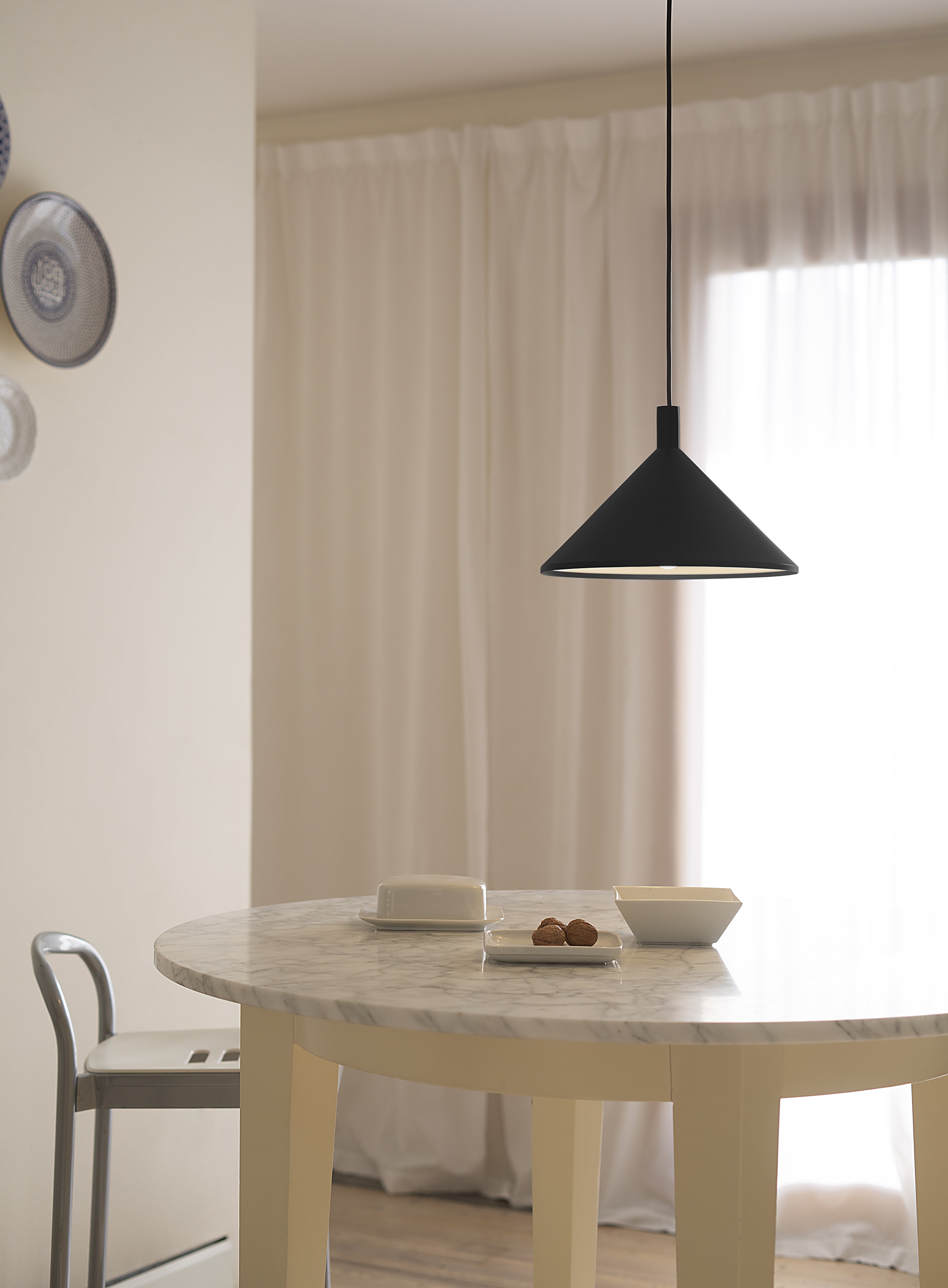 Lampa visící CONO černá