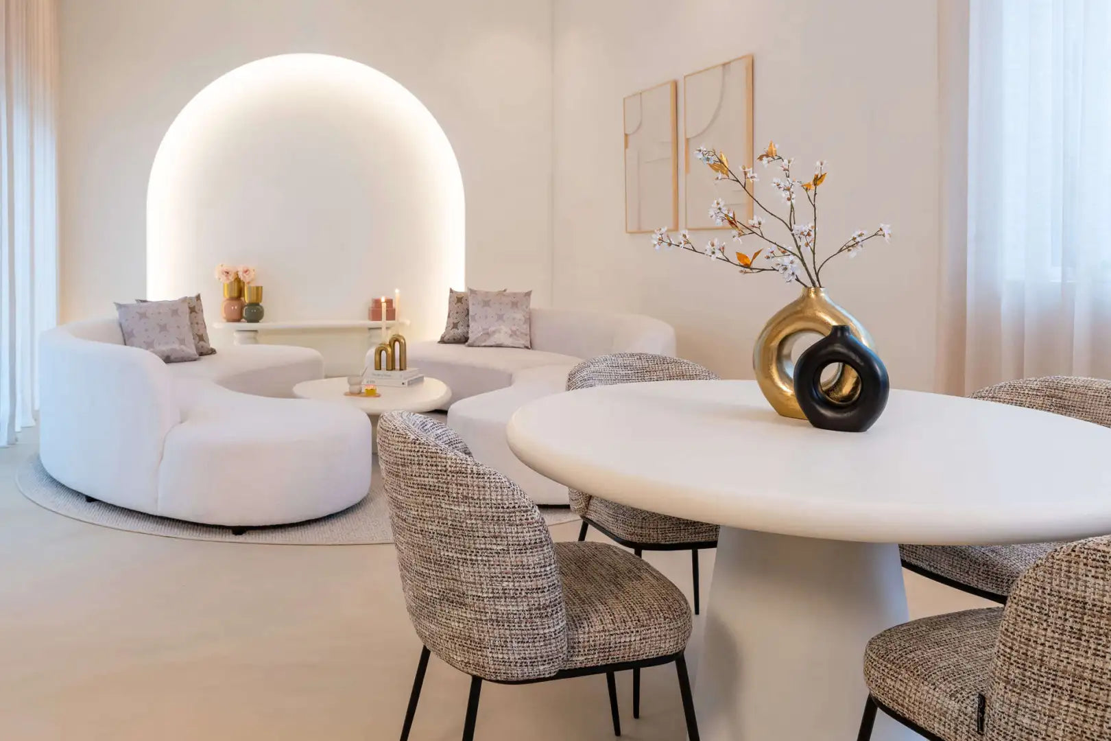 Kulatý stůl BLOOMSTONE bílý