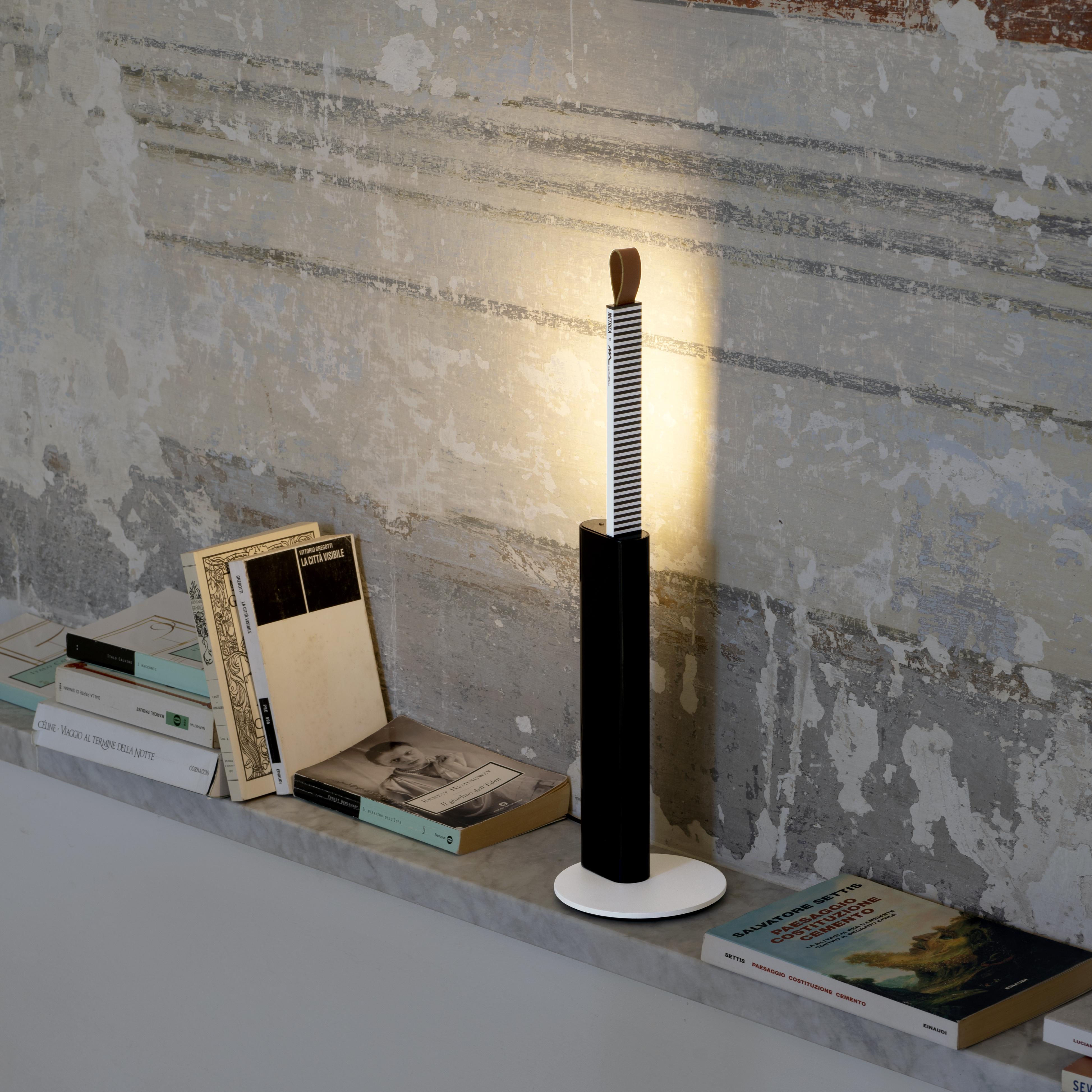 Lampa stolní METRICA lesklá černá