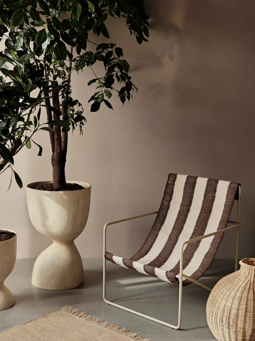 Donica EVOKE TALL piaskowy, marka ferm LIVING