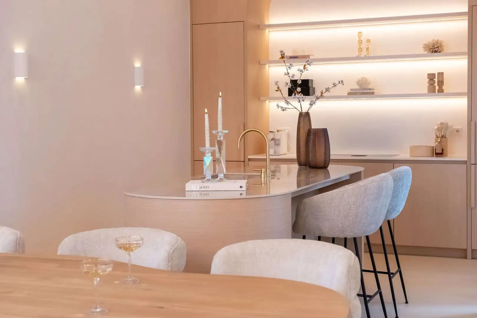 Ovalný stůl FICTUS béžový