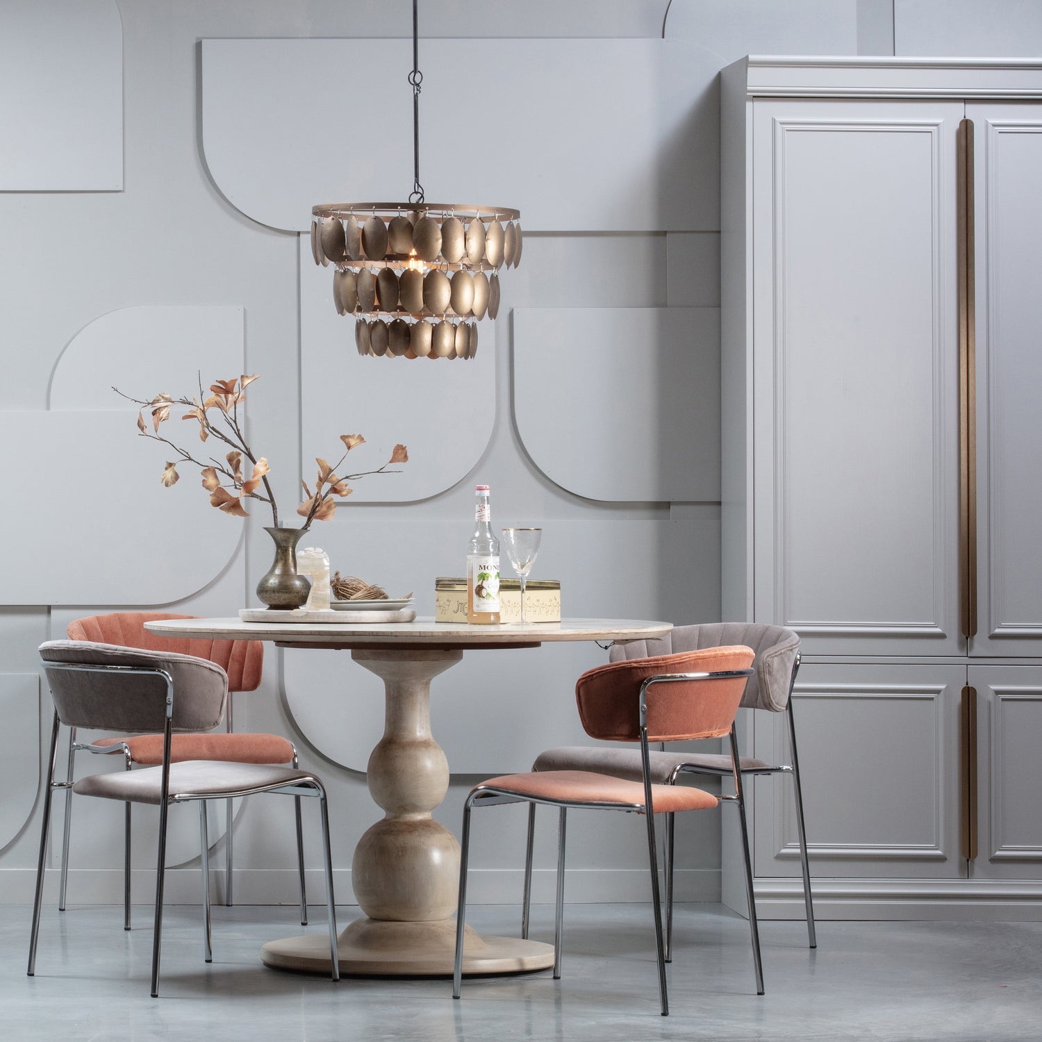 Szafa z drążkiem ORGANIZE jasnoszary z antycznym złotem