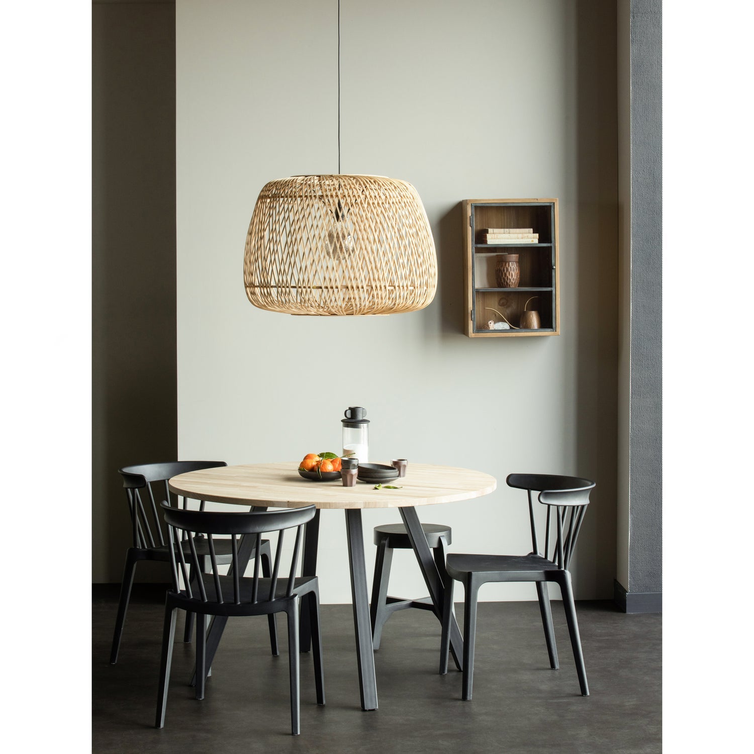 Kulatý stůl TABLO dub s podstavou ve tvaru V