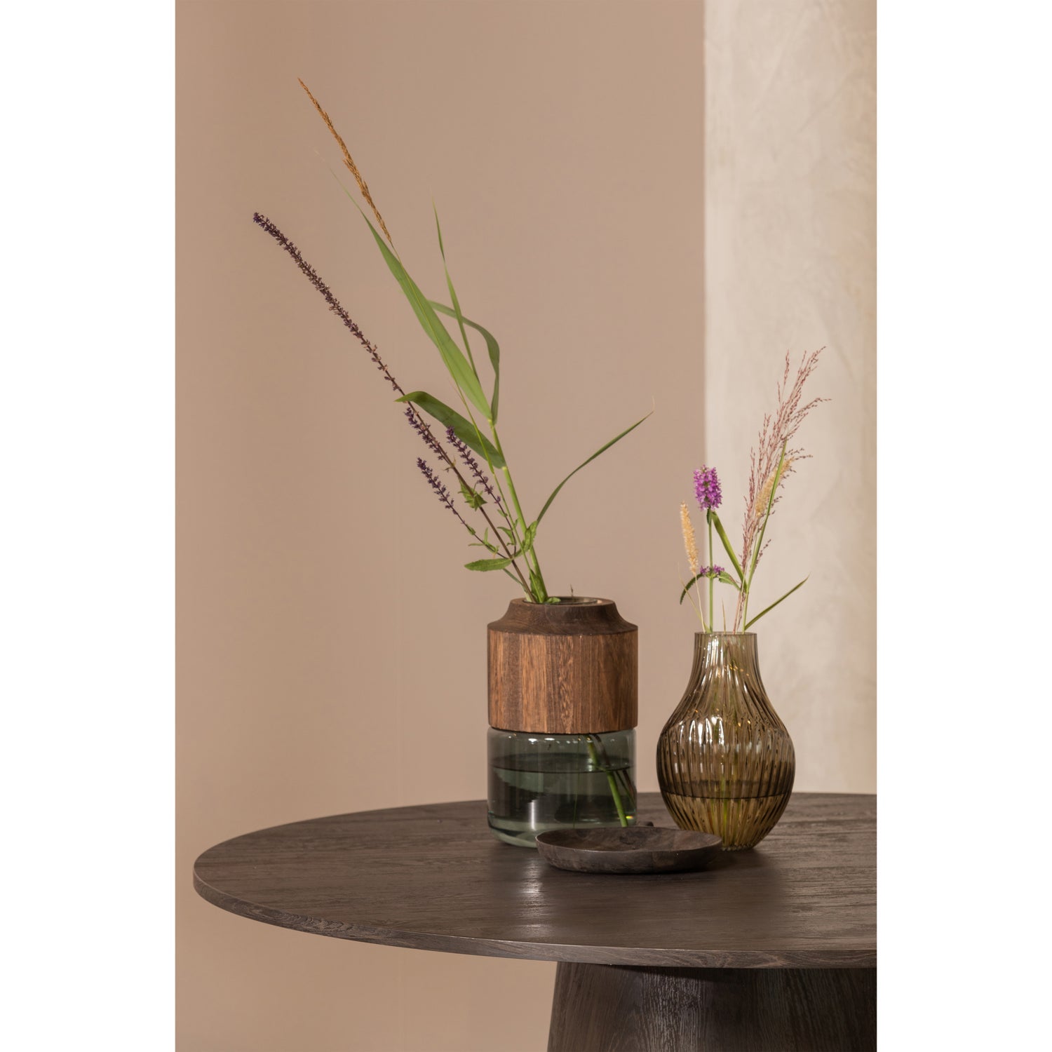 Maan brown round table