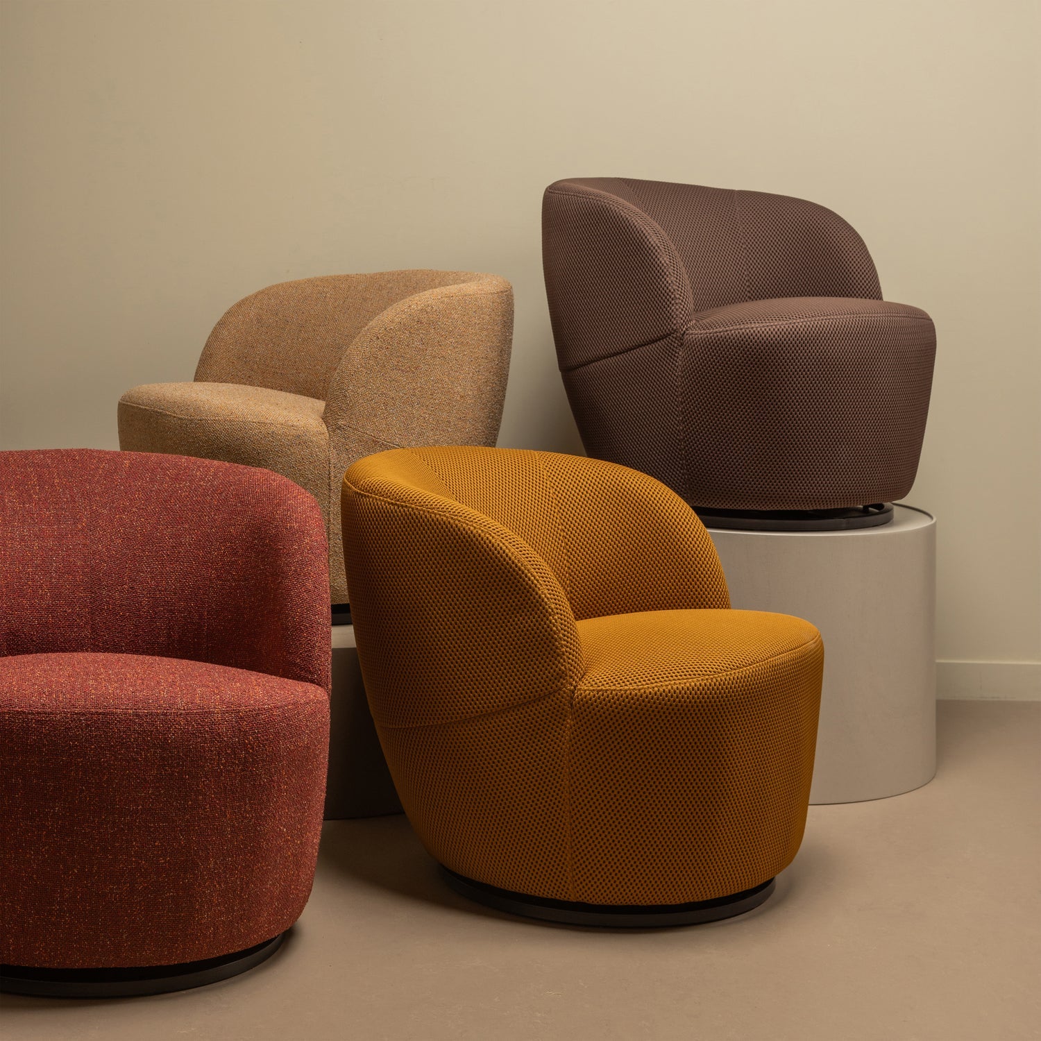 Křeslo s otočným mechanismem SERRA curry