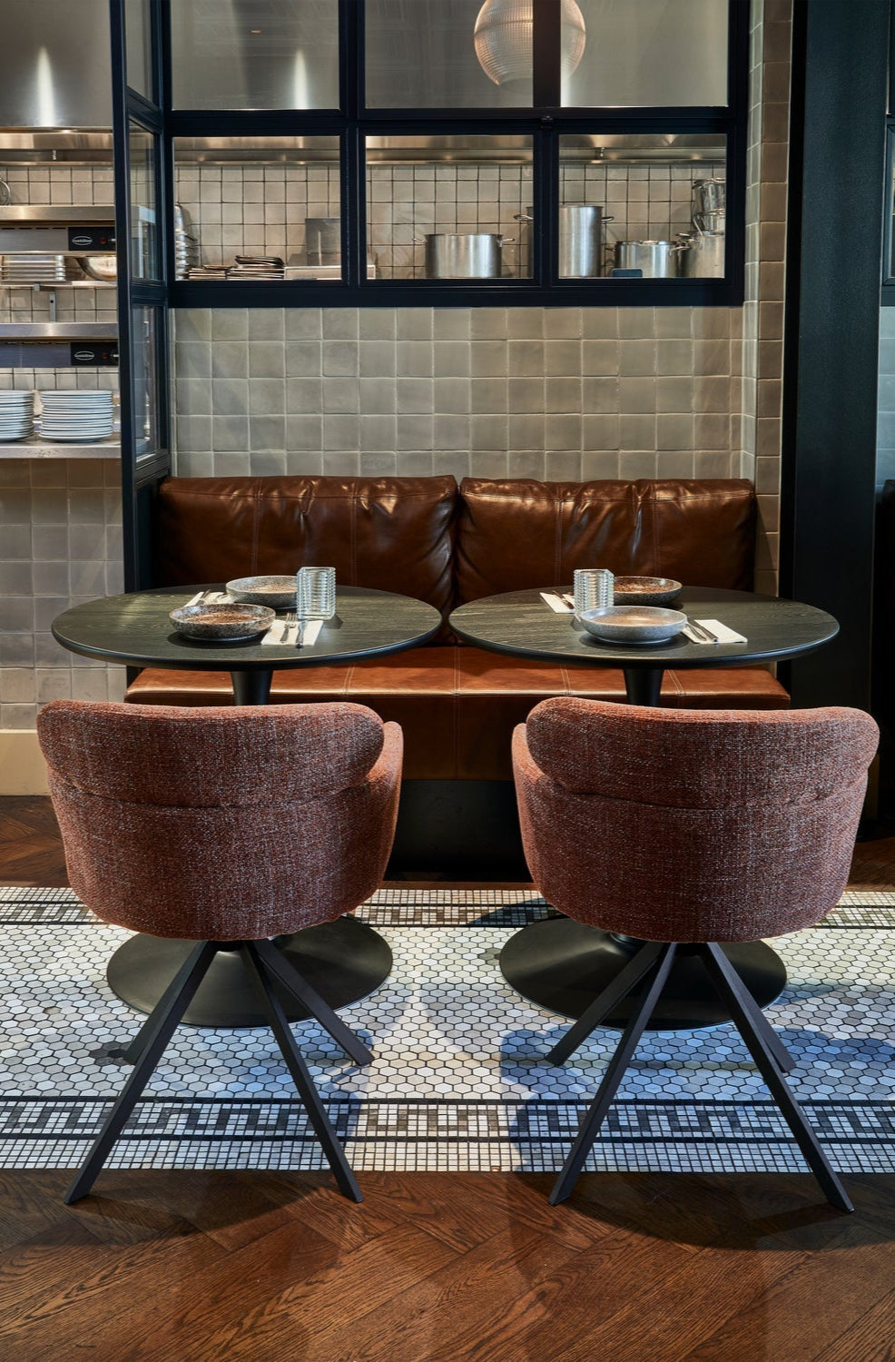 Otáčecí židle FENNE hnědá