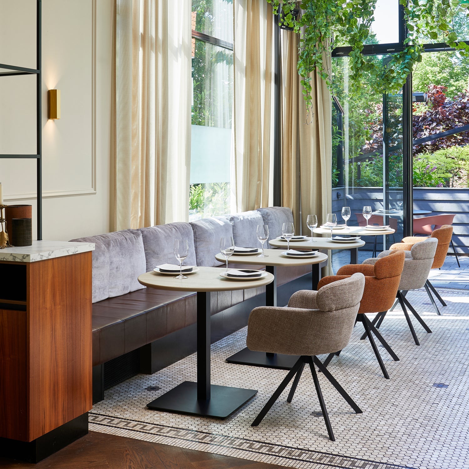 Fenne cinnamon swivel chair