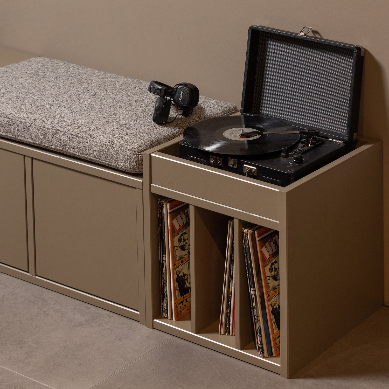 Skříňka na vinyl TURNER khaki