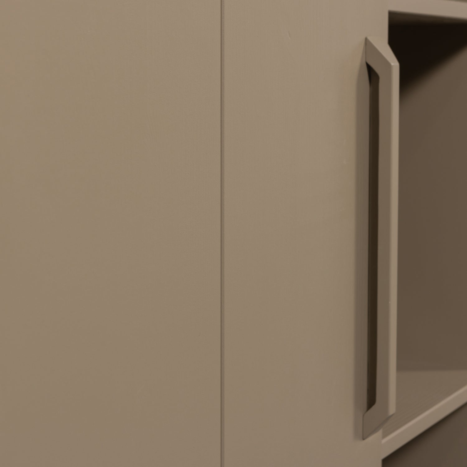 Skříň s policemi LOWEN šedá