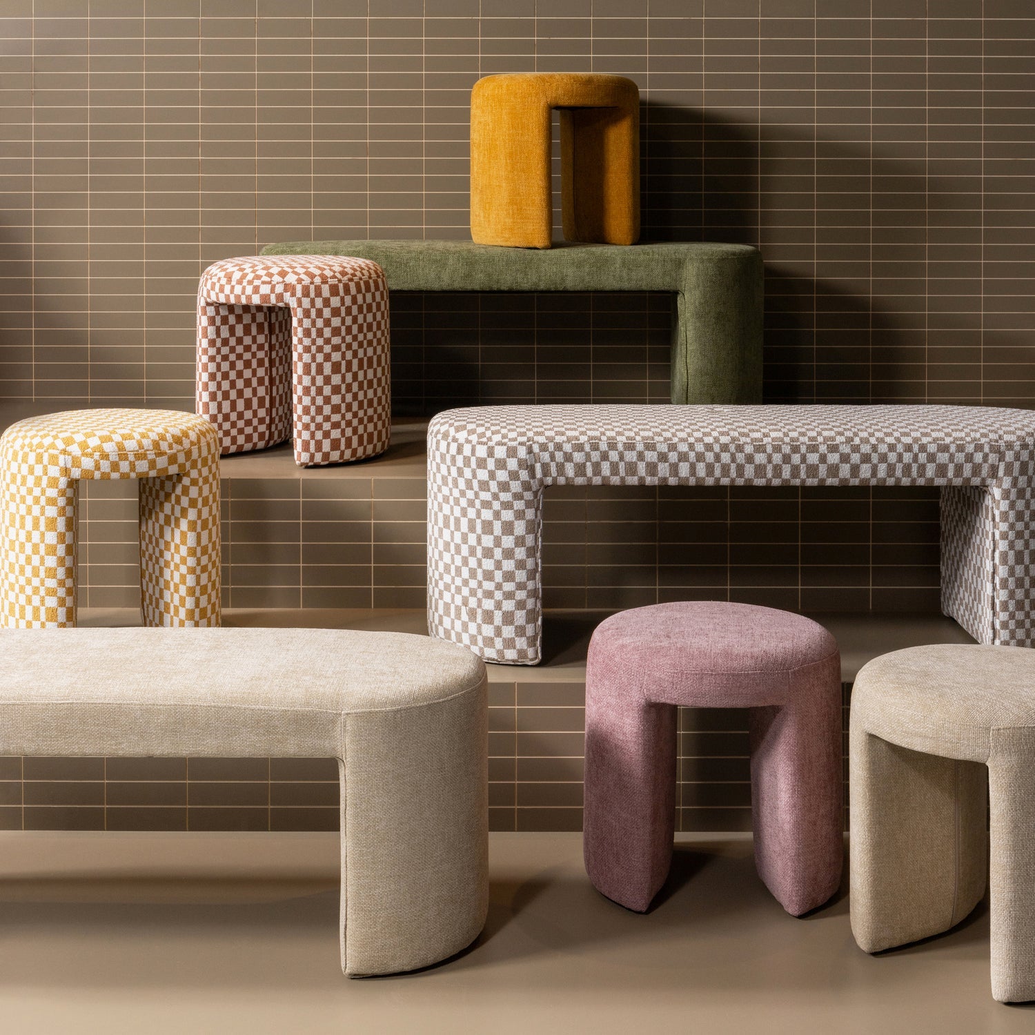 Stolek CHARLIE krémový se žlutou barvou