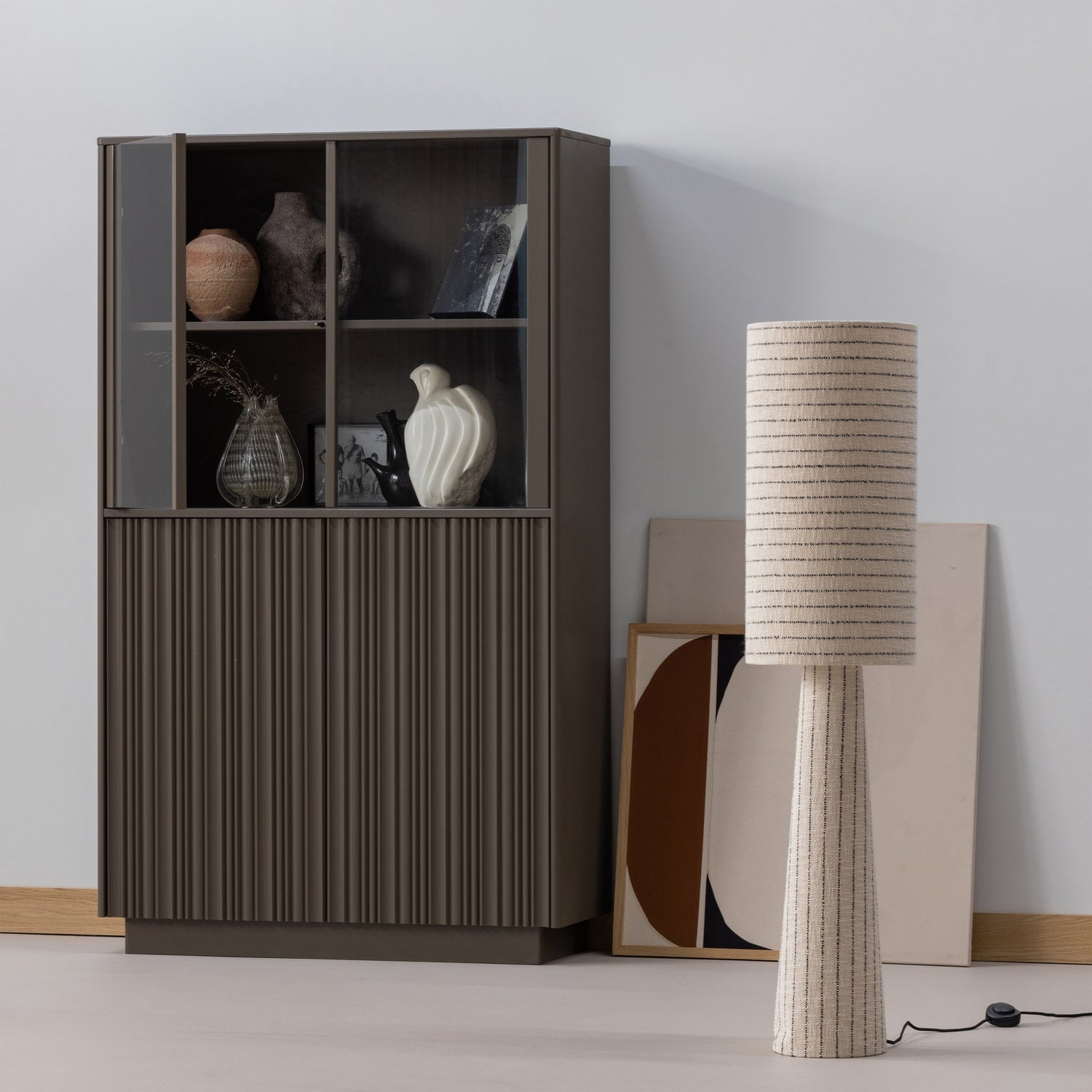 Podlahová lampa LOFT krémová s černými pruhy