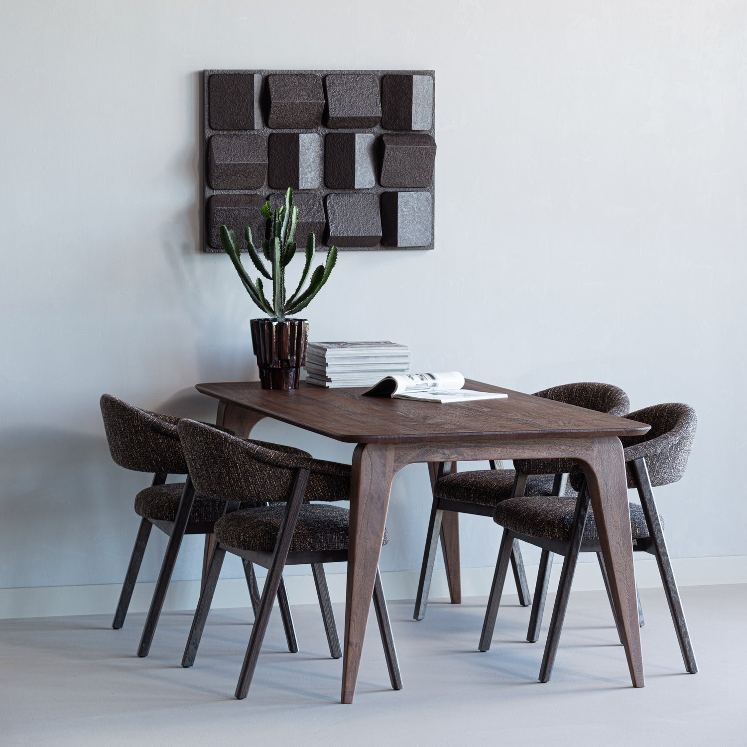RUBO Mango Wood Table