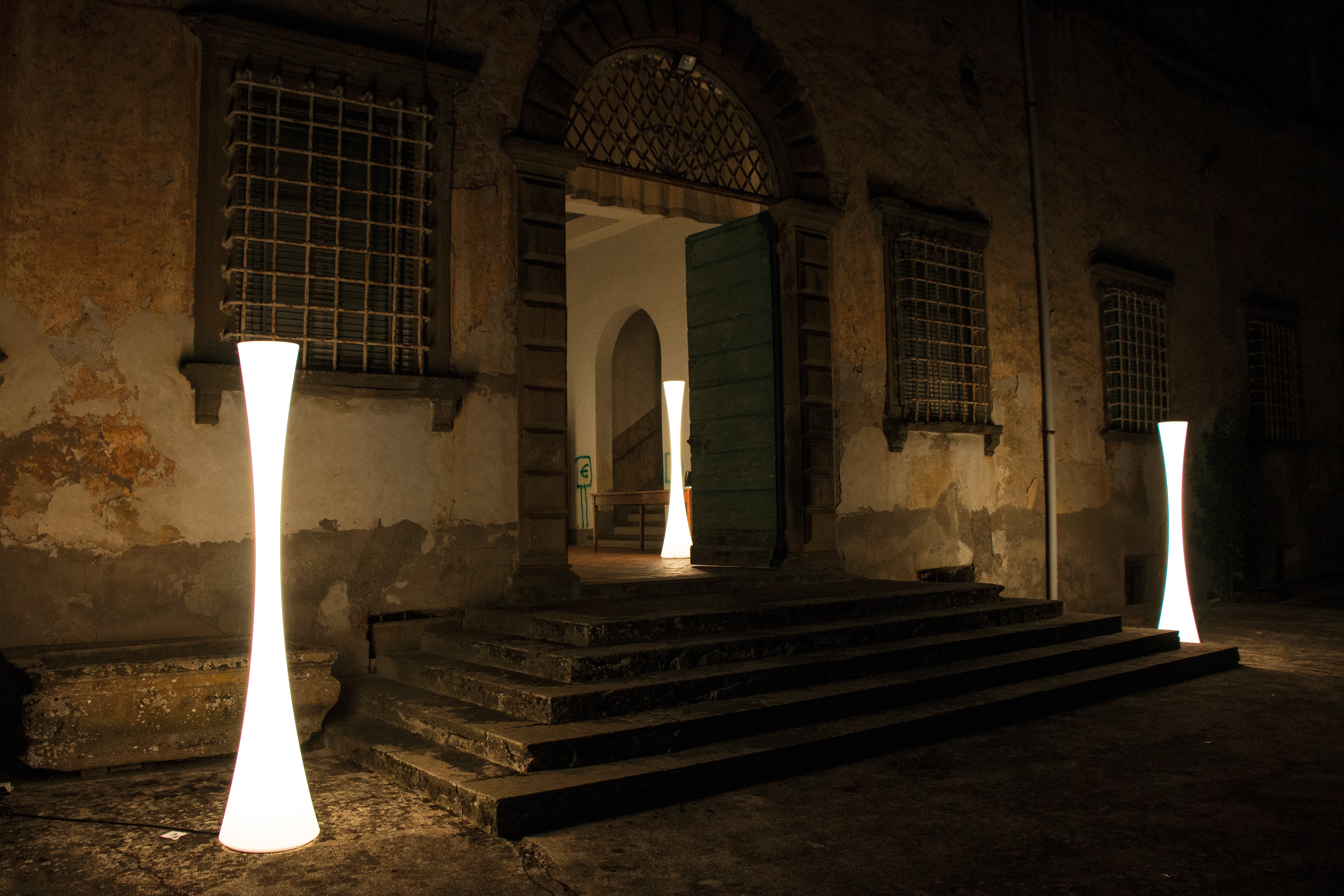 Podlahová lampa BICONICA lesklá bílá