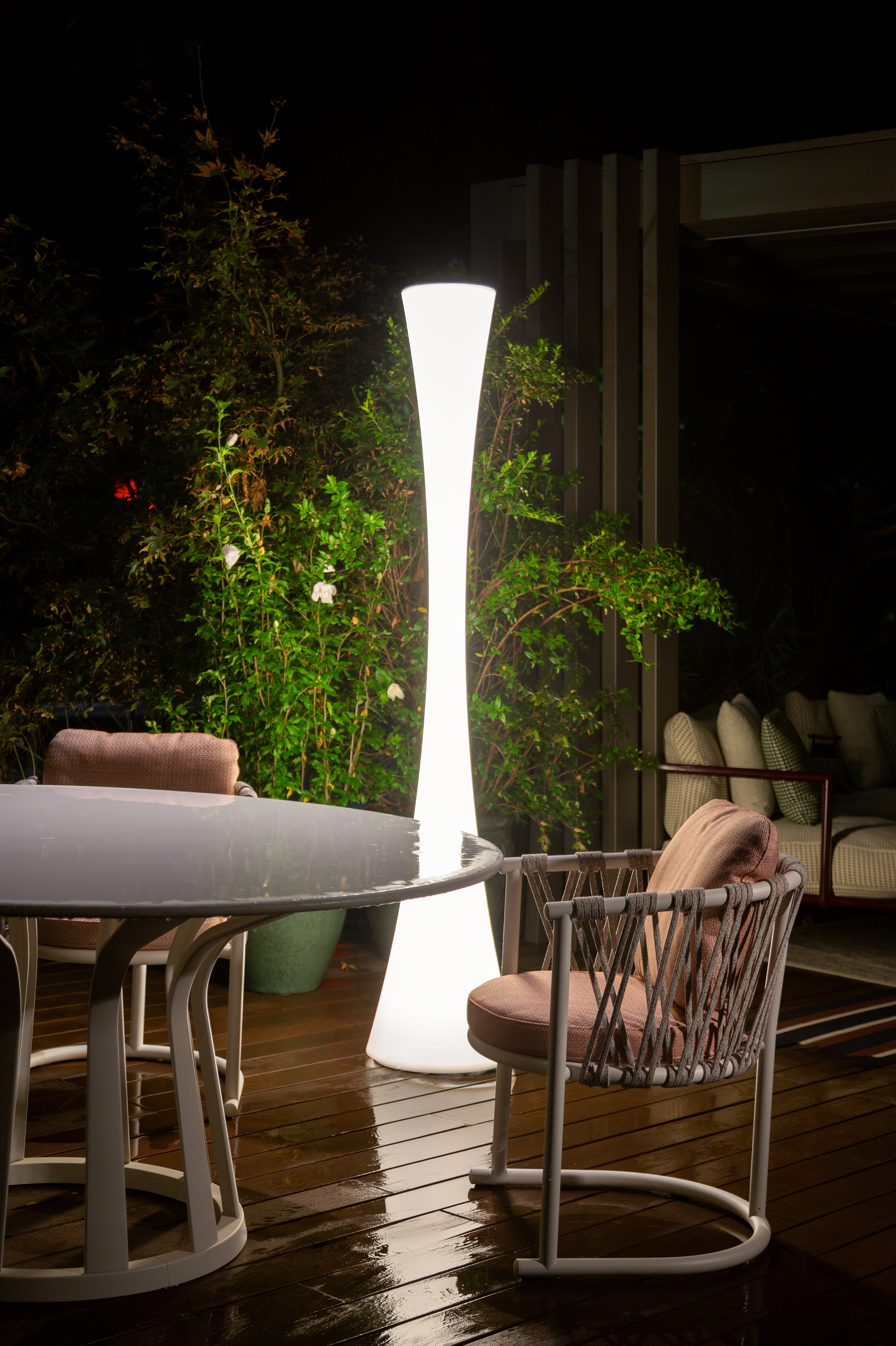Podlahová lampa BICONICA lesklá bílá