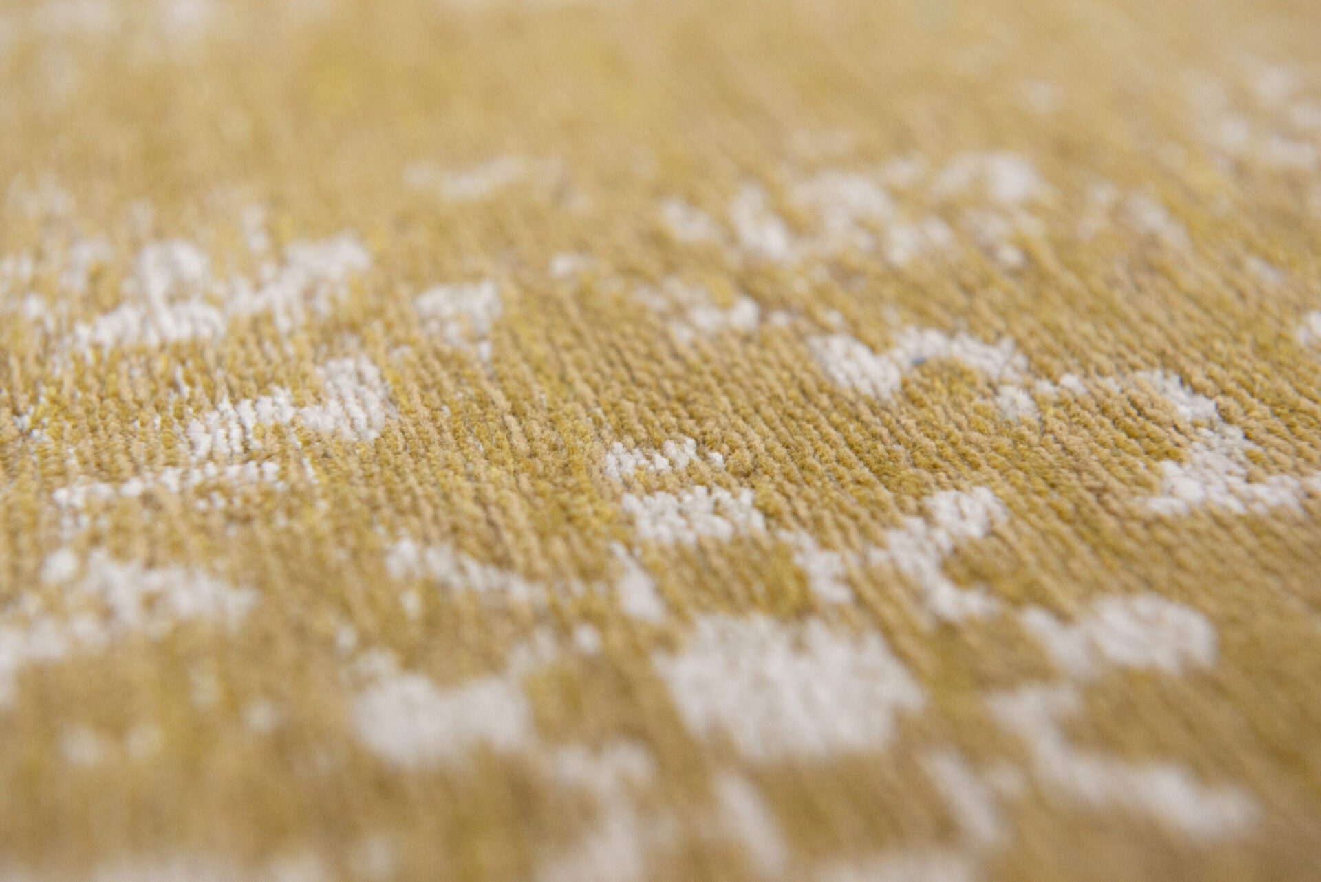 Koberec MEDAILLON JARNÍ MECH žlutý