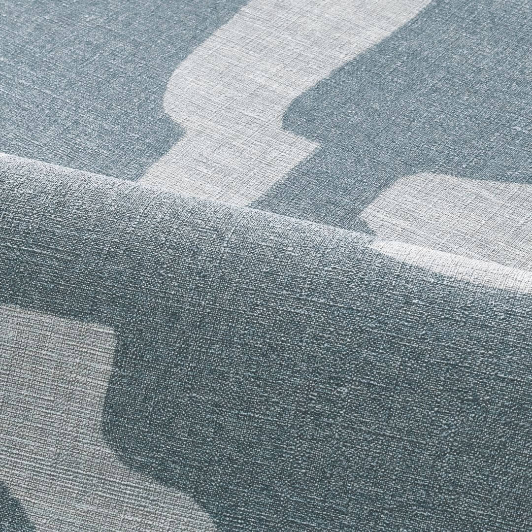 Structural wallpaper imitating fabric in abstract organic shapes SERAN - GIVRE cool blue