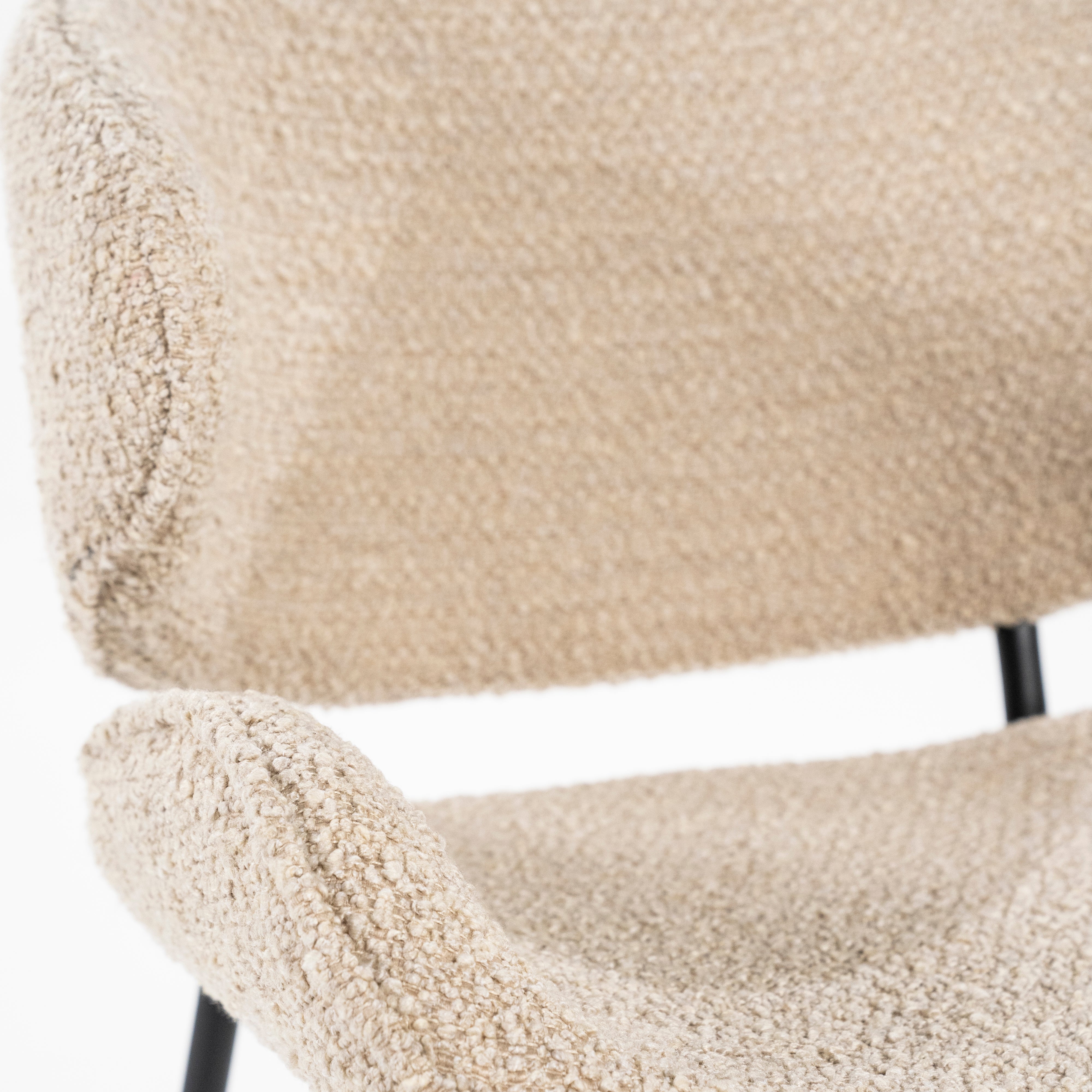 Křeslo TESS pískové s černým podstavcem