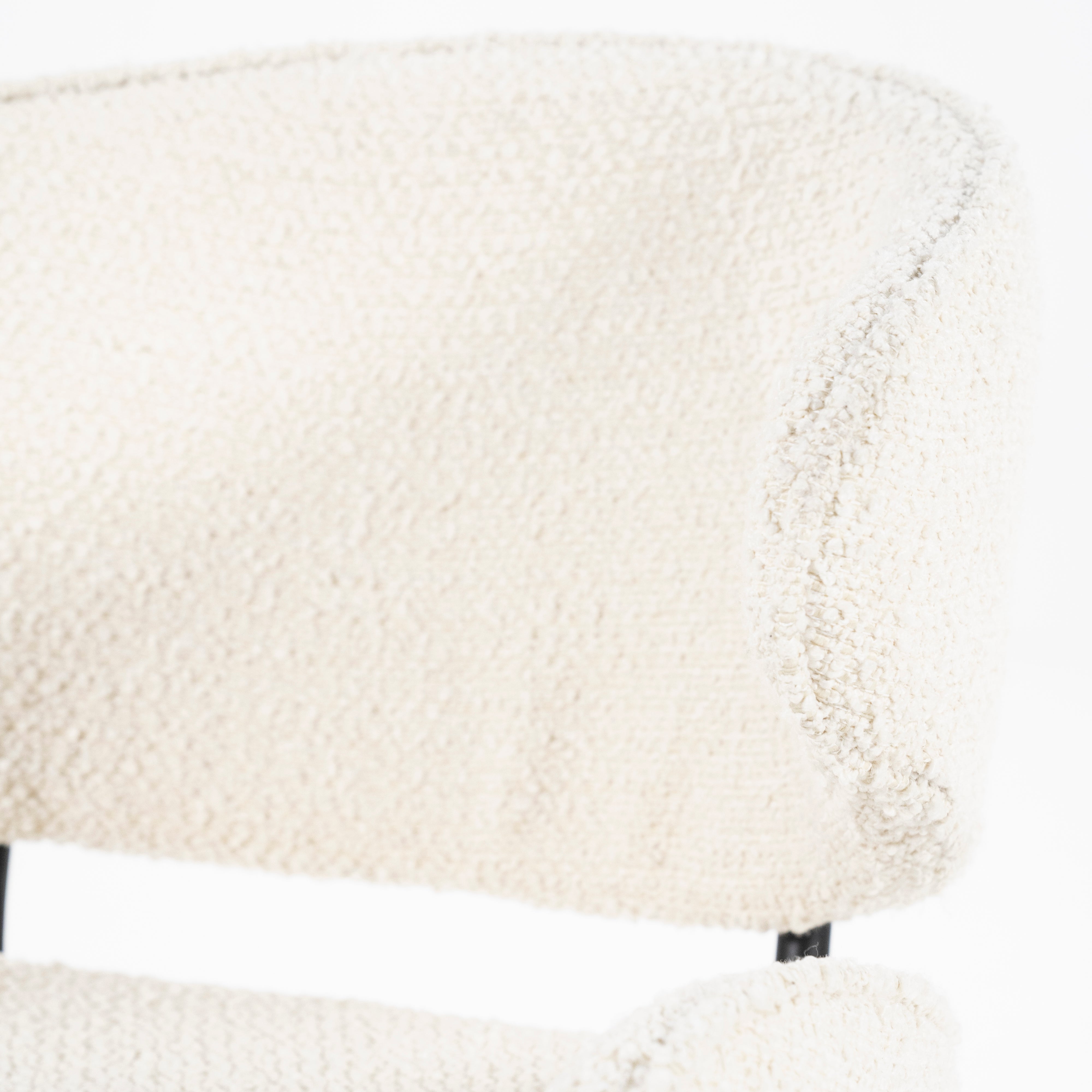 Křeslo TESS krémové s černým podstavcem