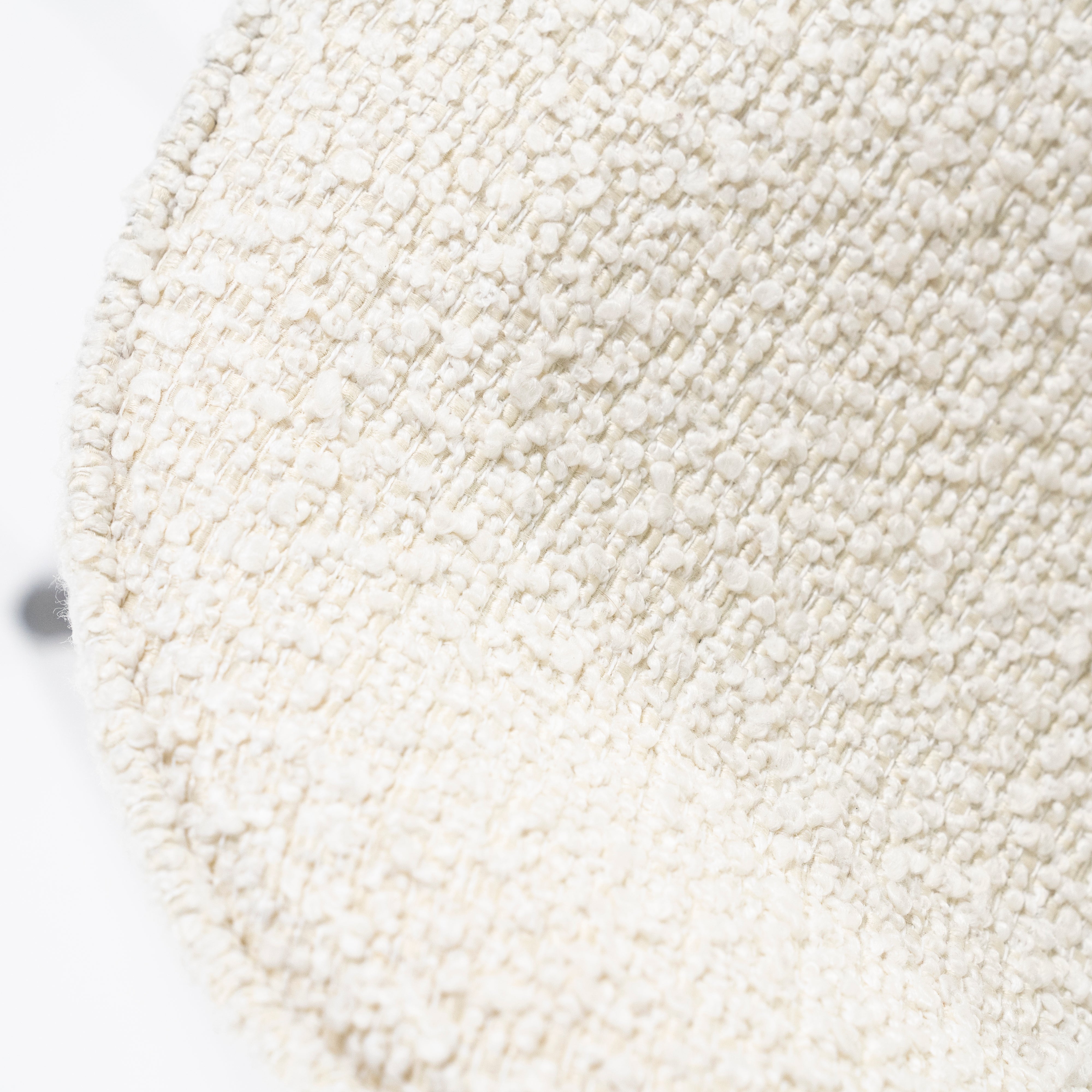 Křeslo TESS krémové s černým podstavcem