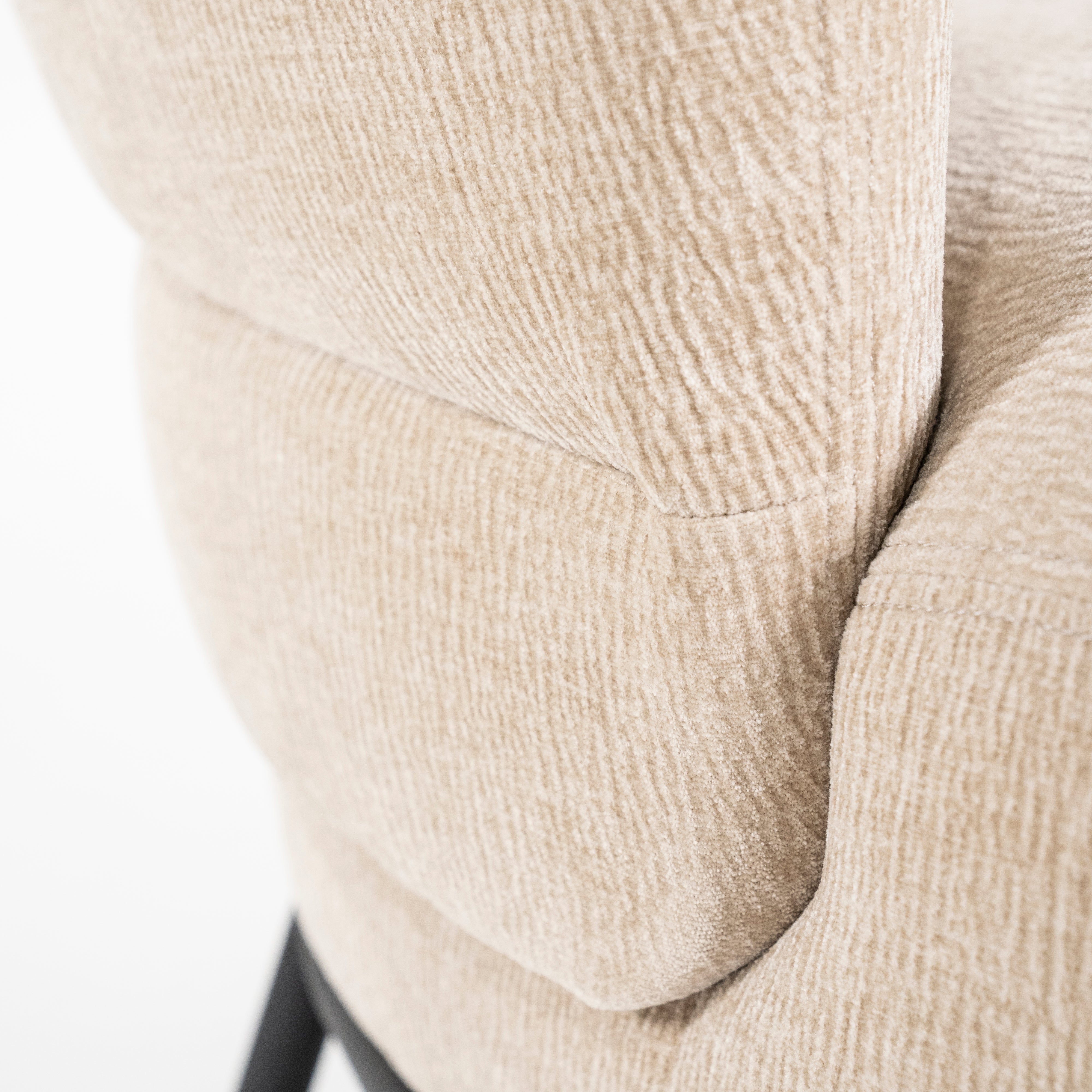 Fotel DAVID beżowy z czarną podstawą