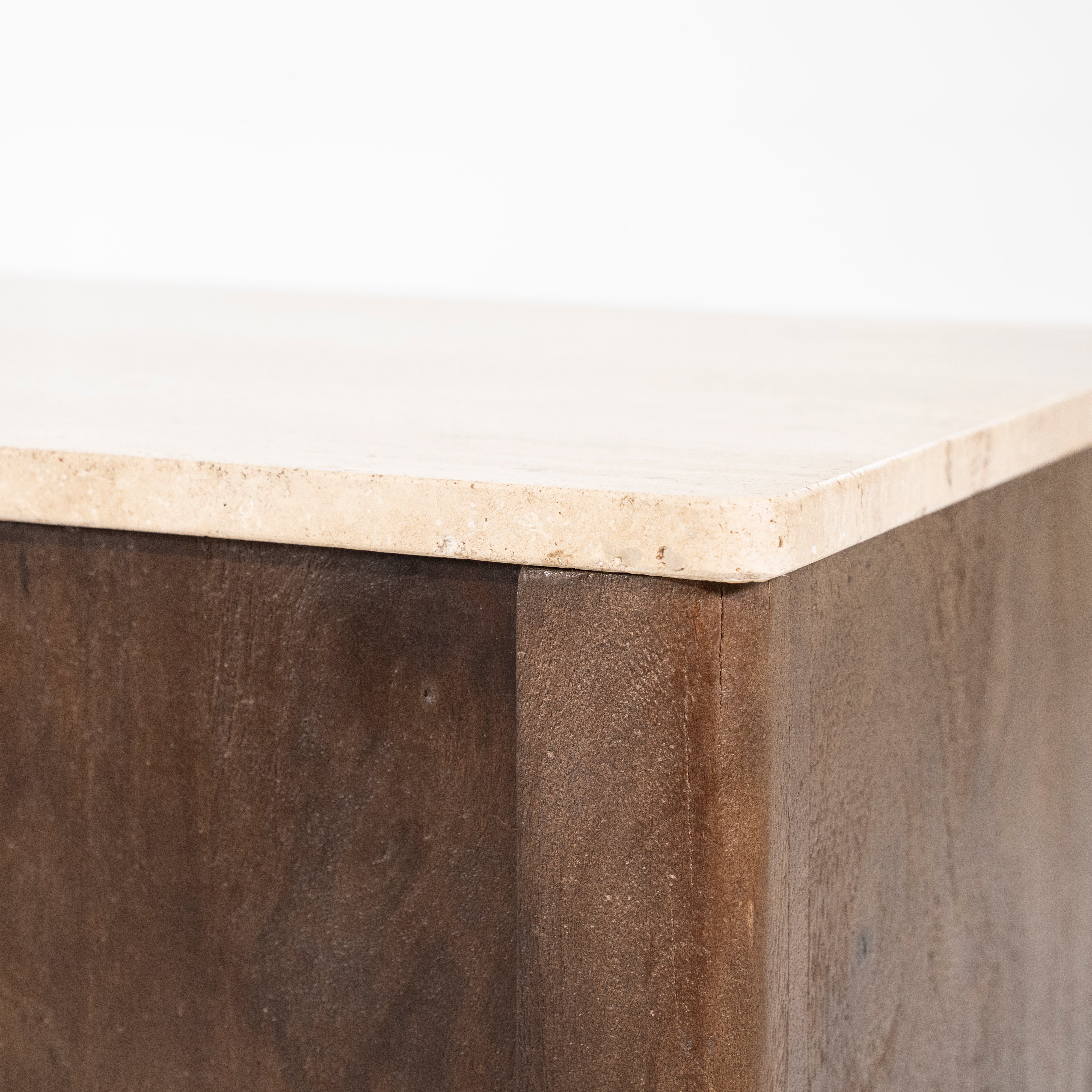 Komoda LIO hnědé mango dřevo s travertinem