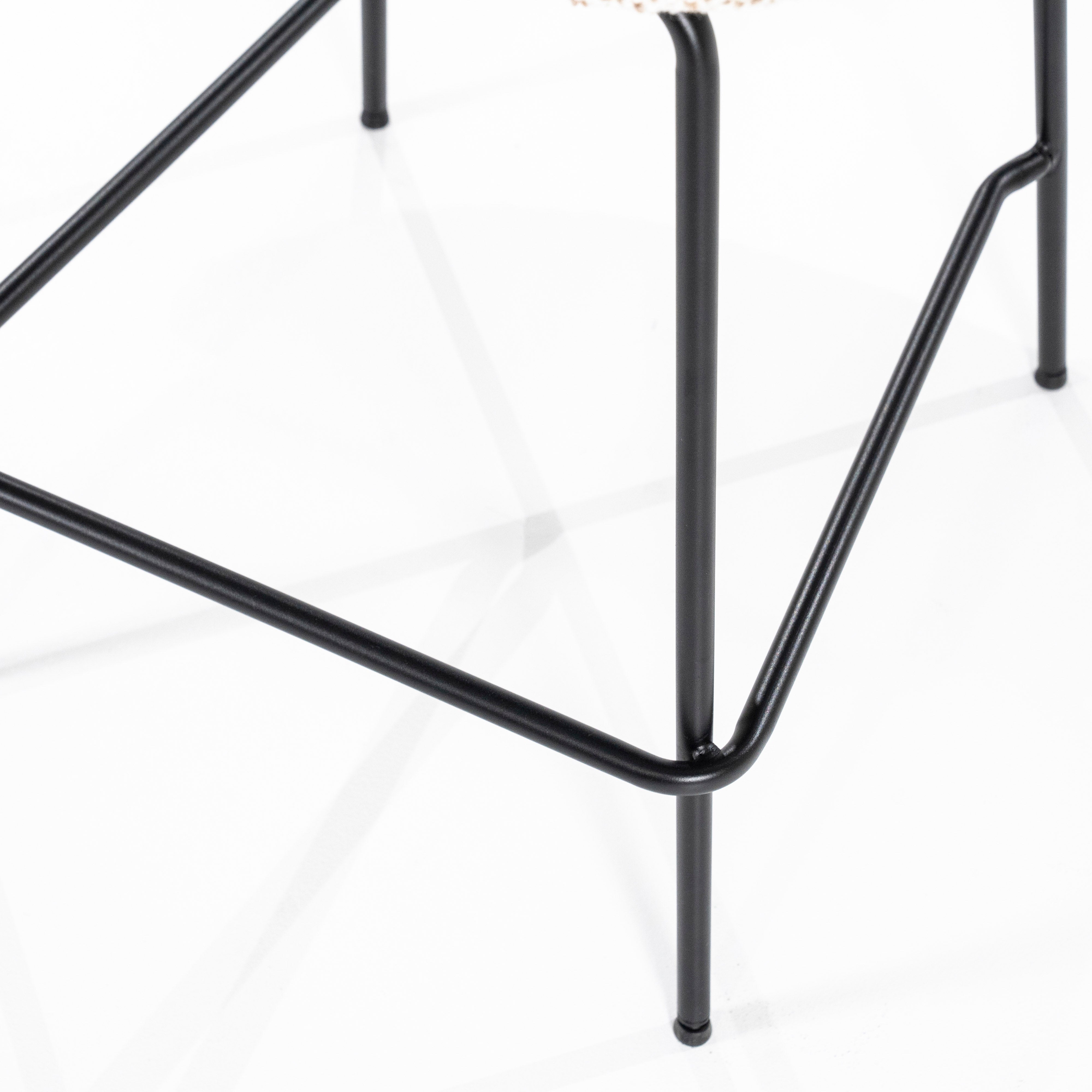 Hoker JON béžový s černým podstavcem