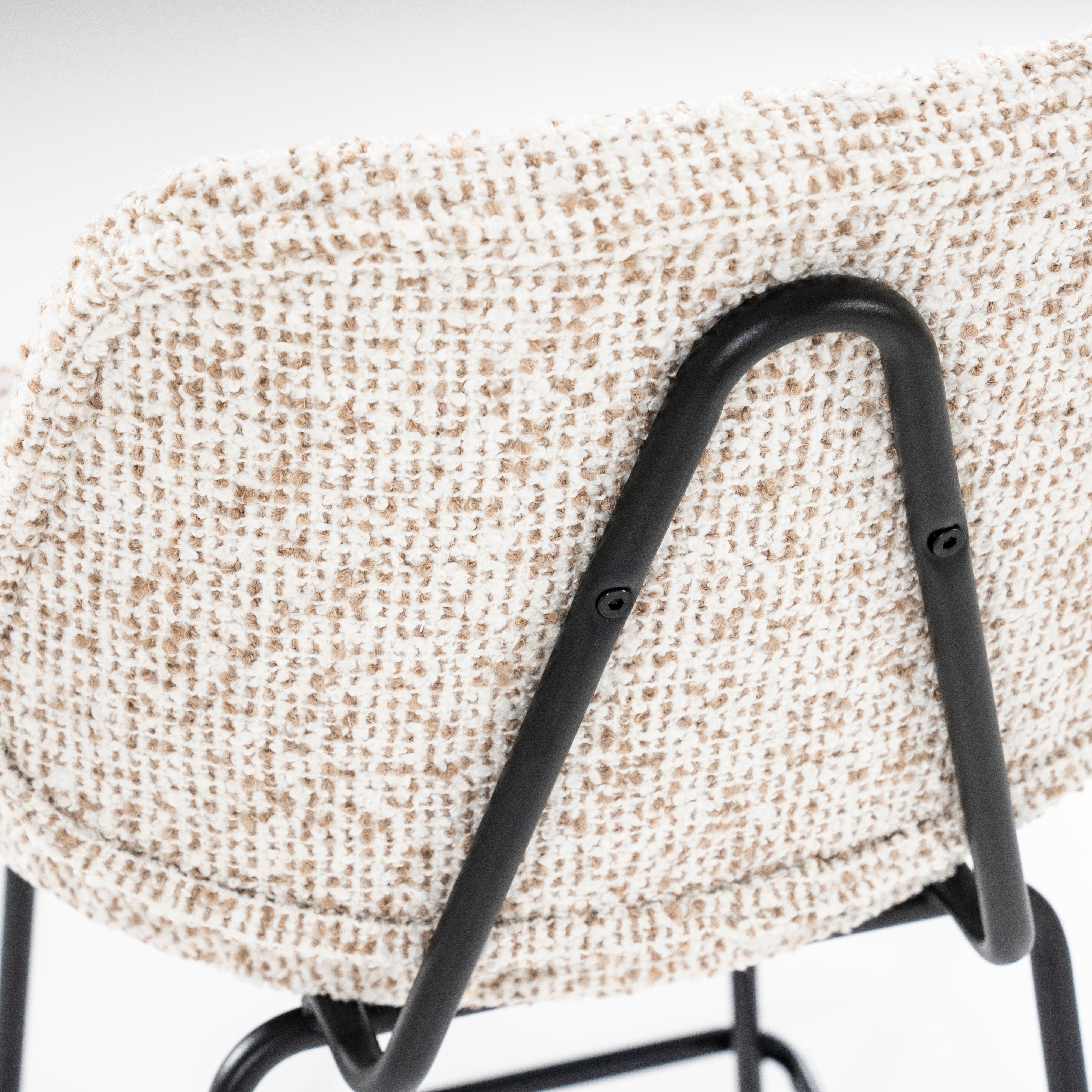 Hoker JON béžový s černým podstavcem