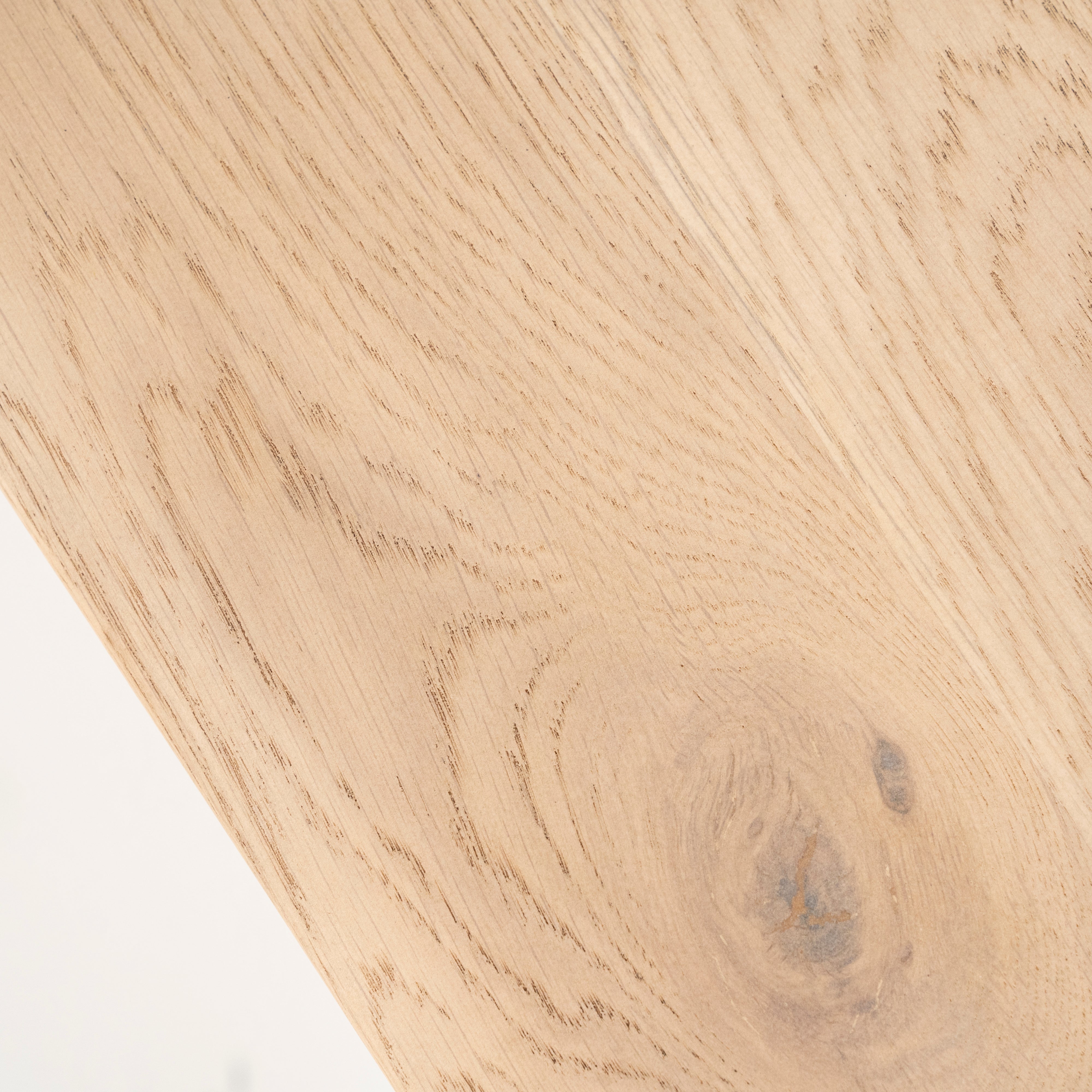 Televizní stolek SELBU z dubového dřeva