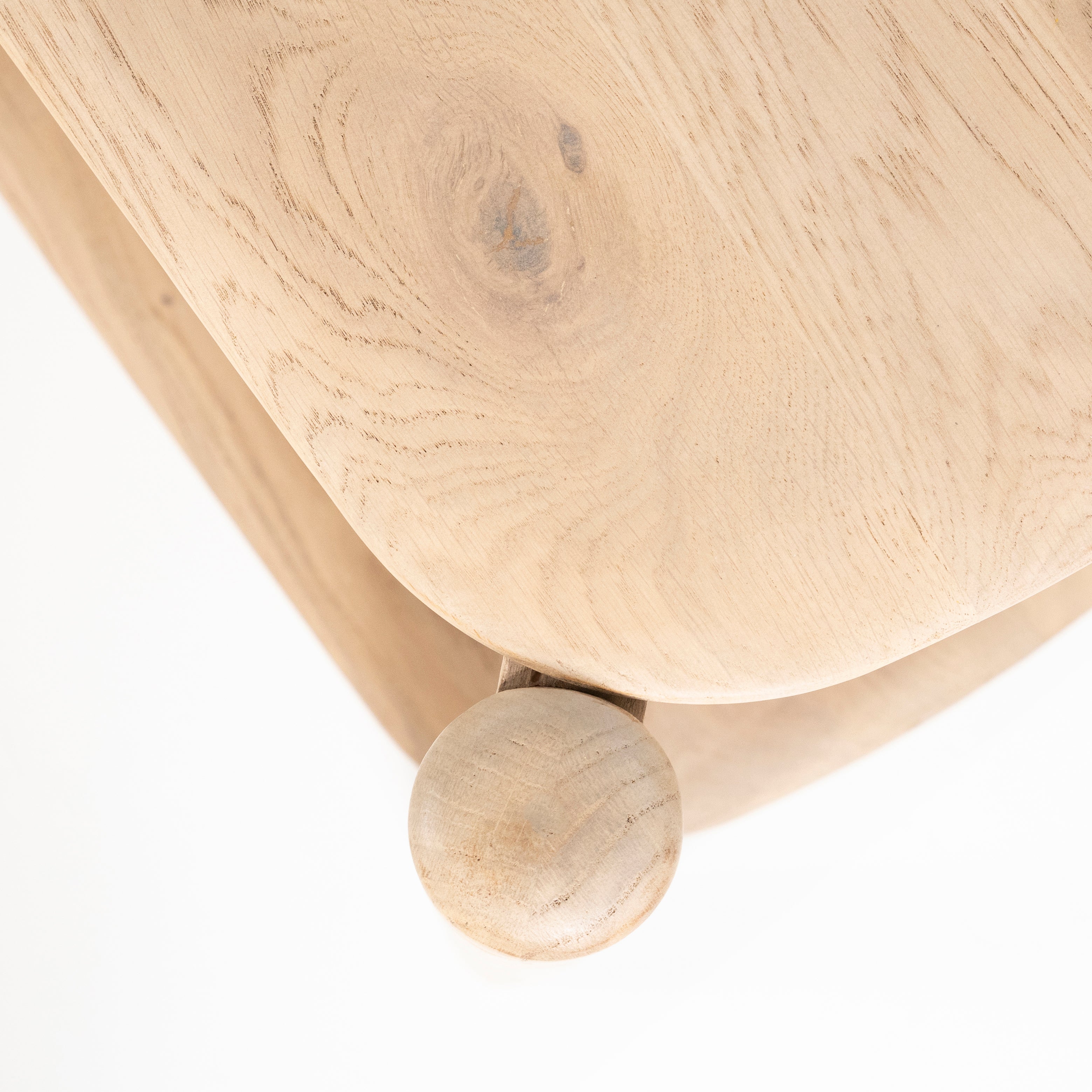 Televizní stolek SELBU z dubového dřeva