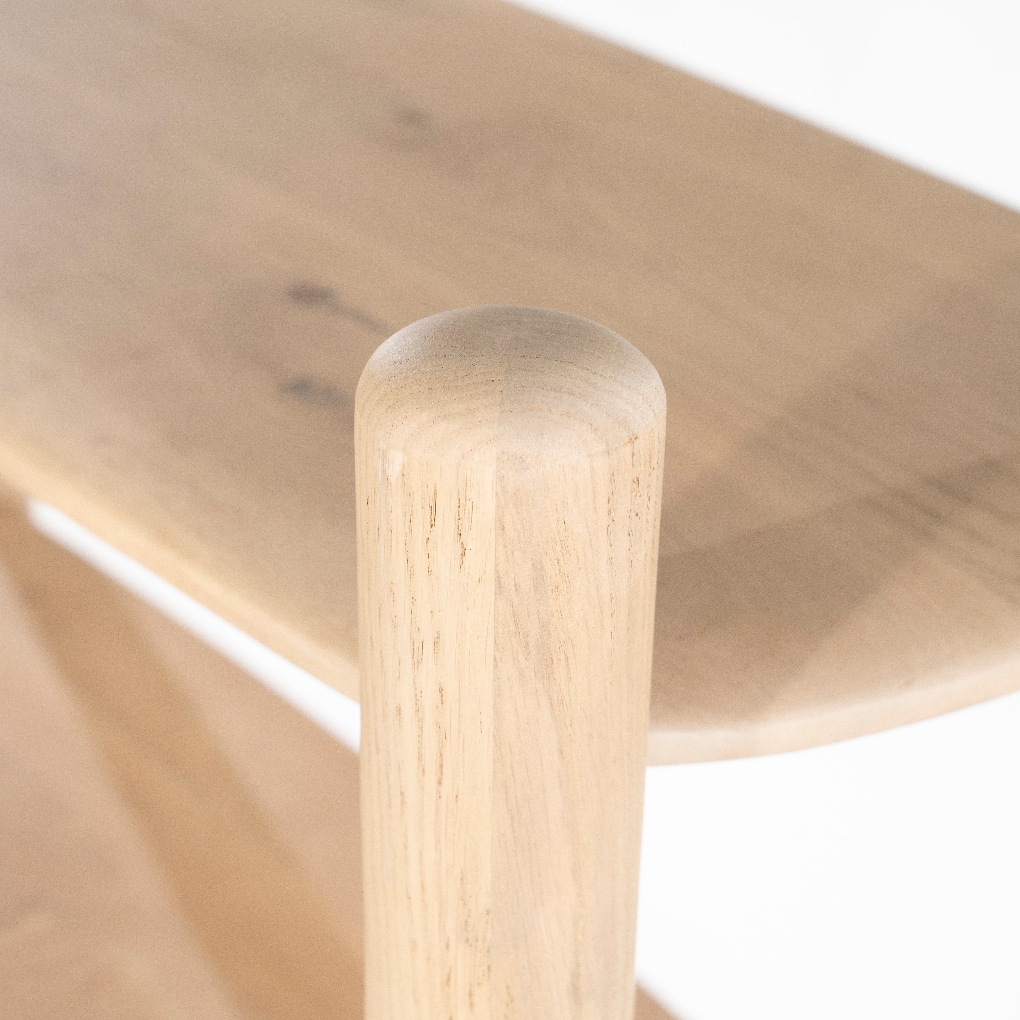 Regál SELBU z dubového dřeva