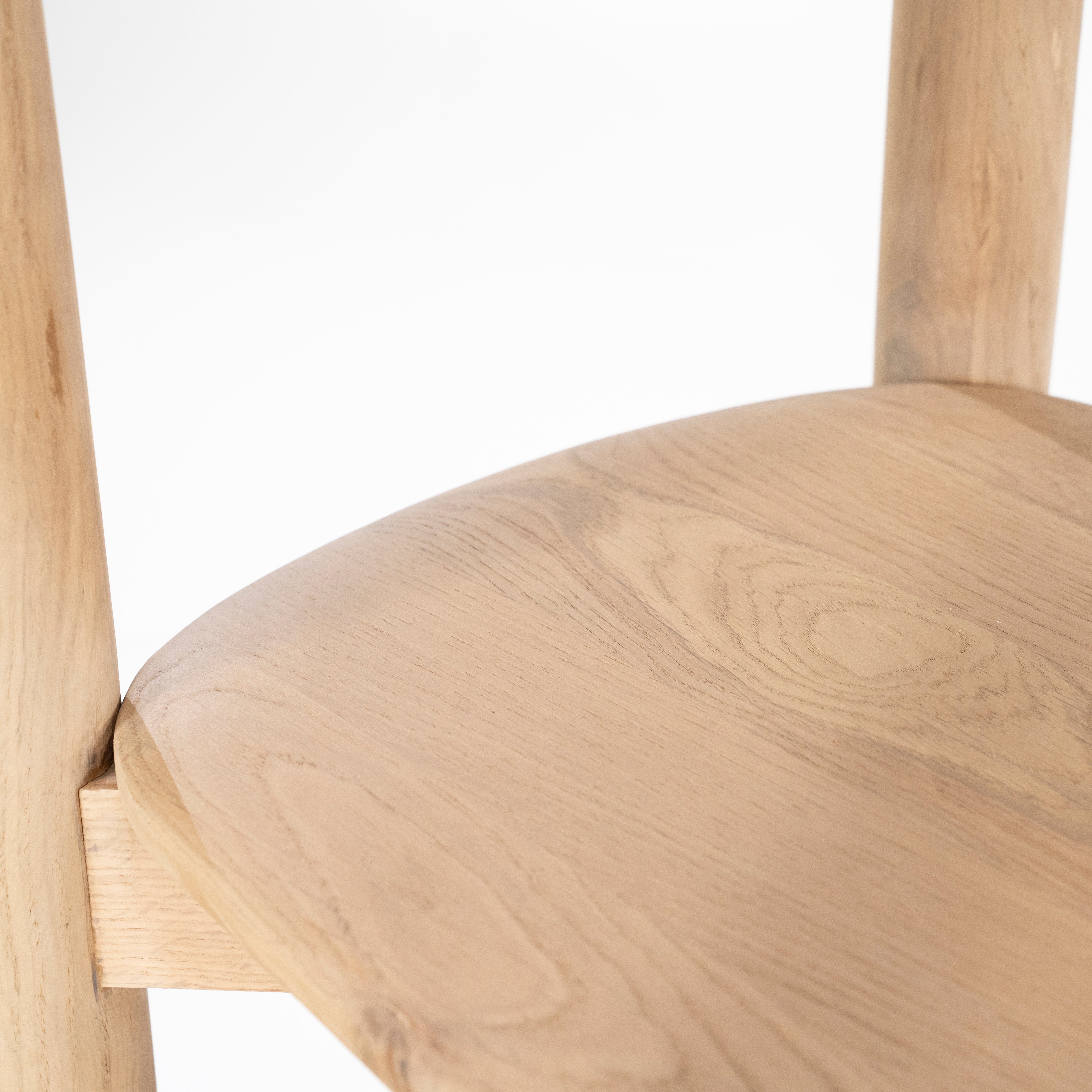 Regál SELBU z dubového dřeva