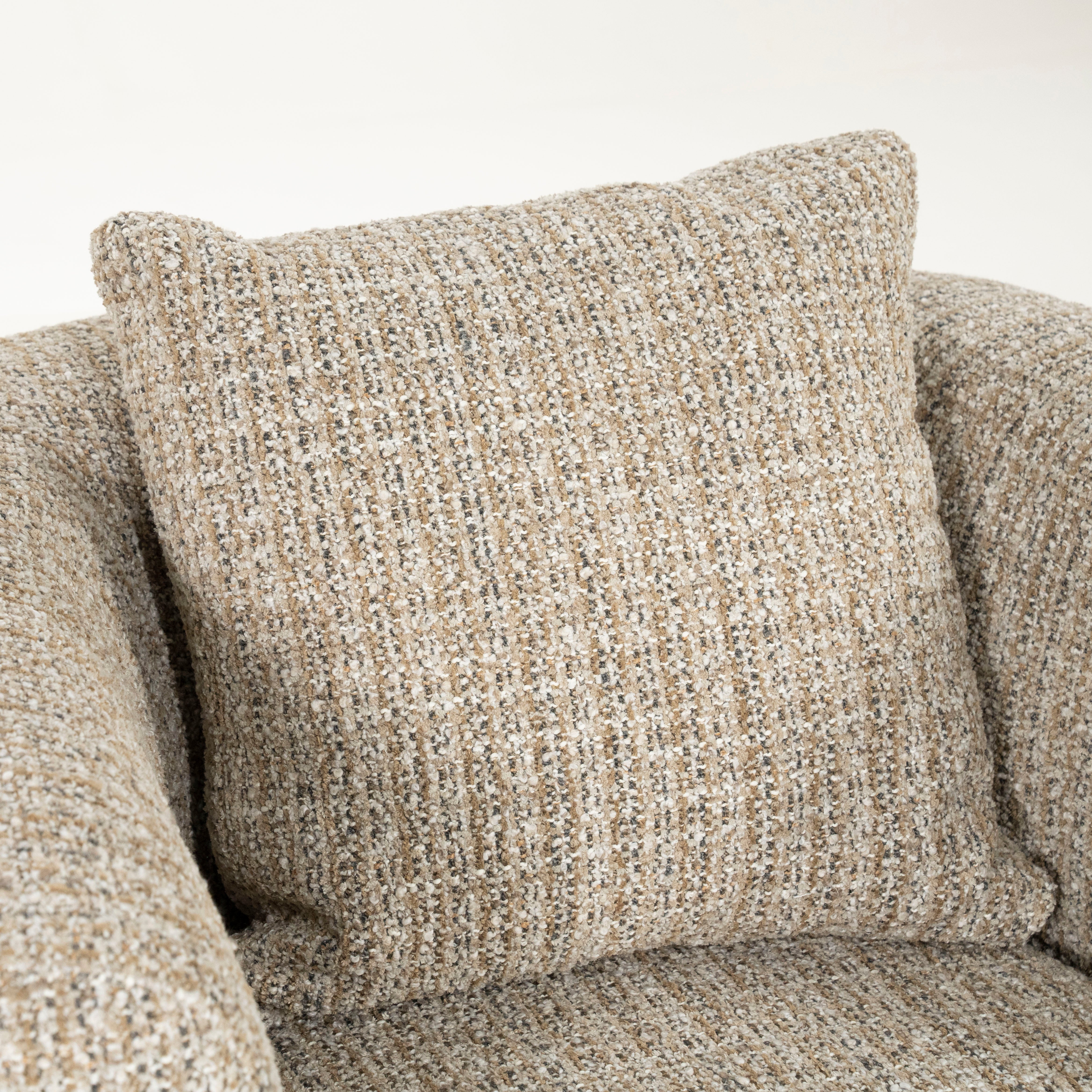 Otáčecí křeslo JORDAN béžové s dřevěnou základnou