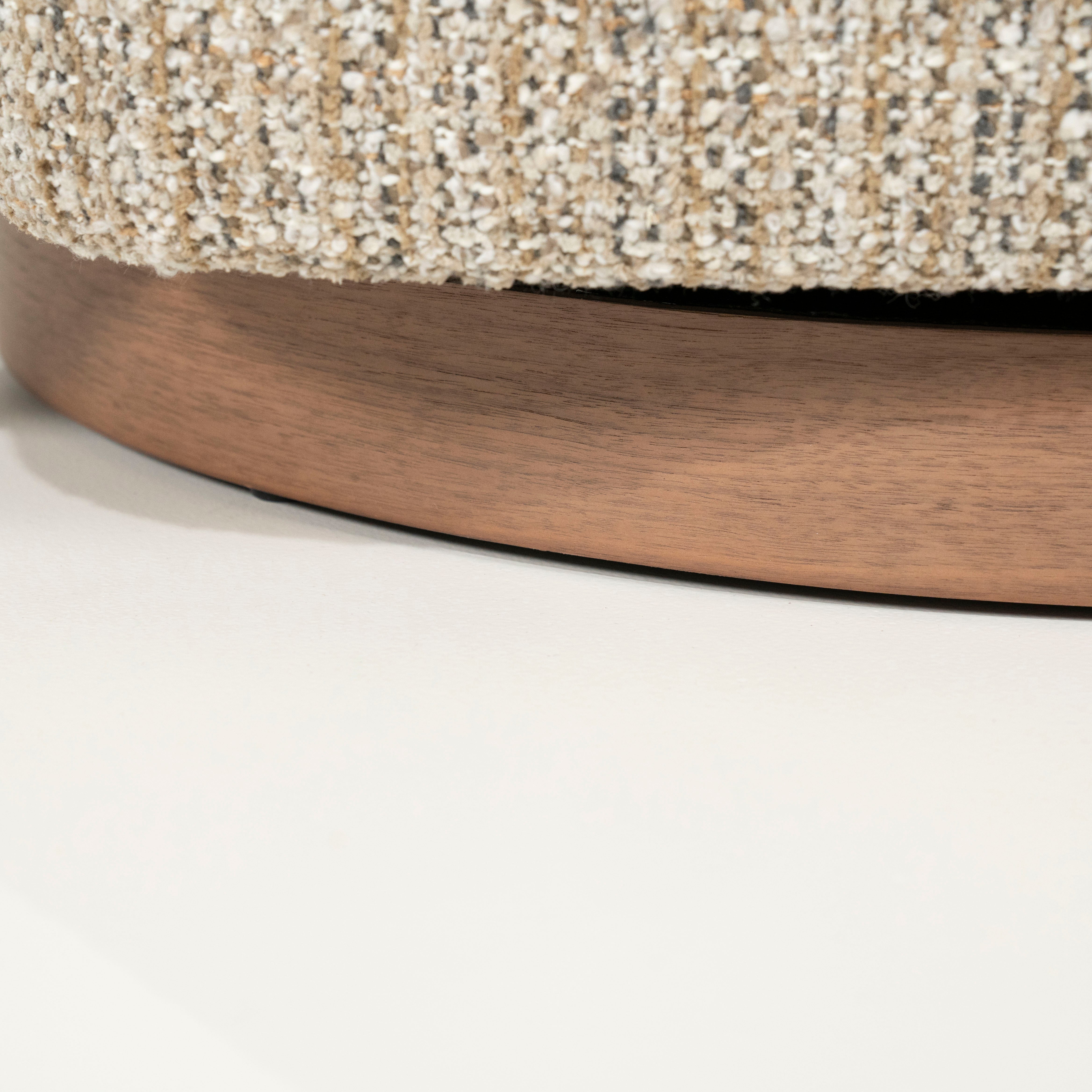 Otáčecí křeslo JORDAN béžové s dřevěnou základnou