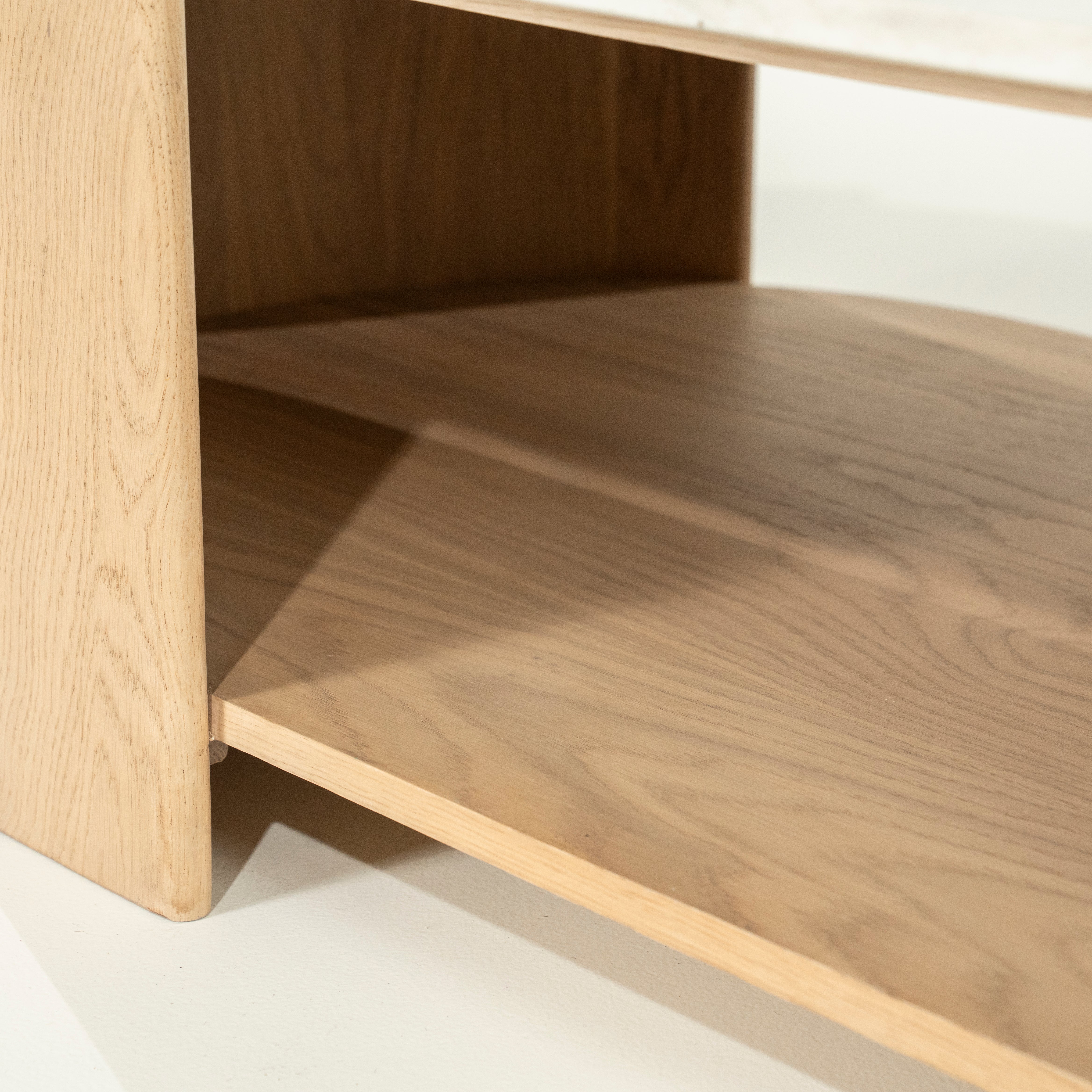 Konferenční stolek DON z dubového dřeva s mramorovou deskou