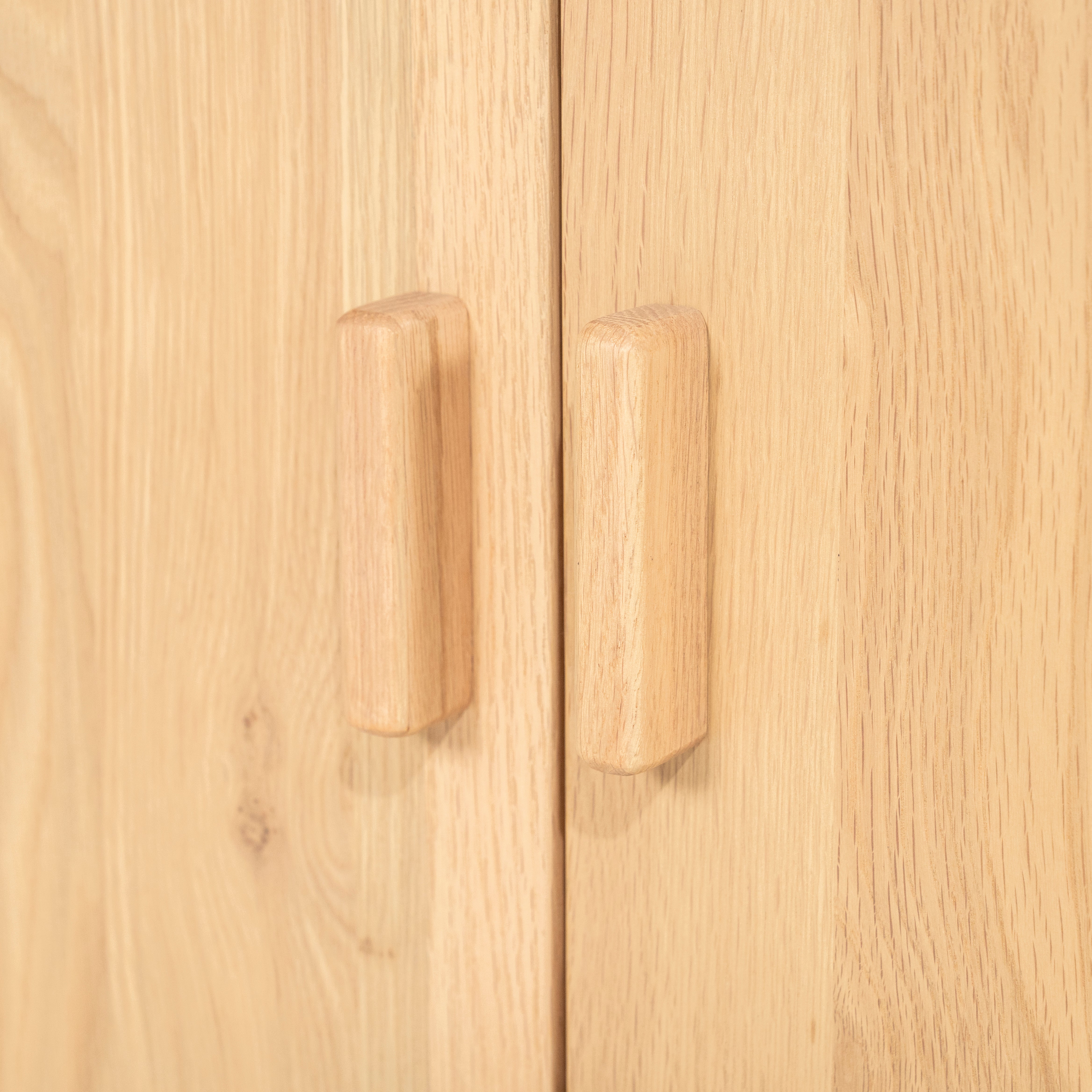 Televizní stolek JOSH z dubového dřeva